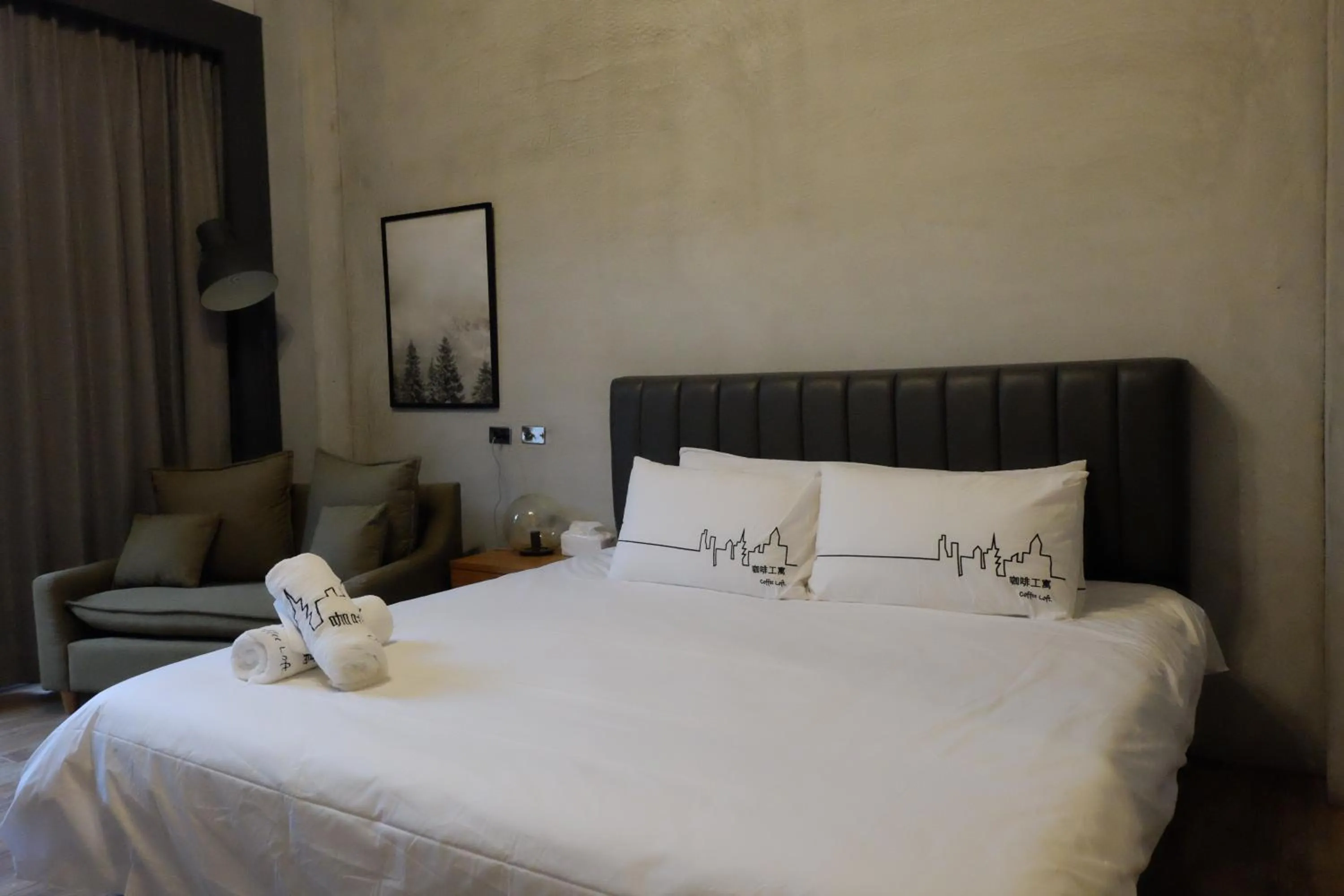 Photo of the whole room, Bed in CoffeeLoft