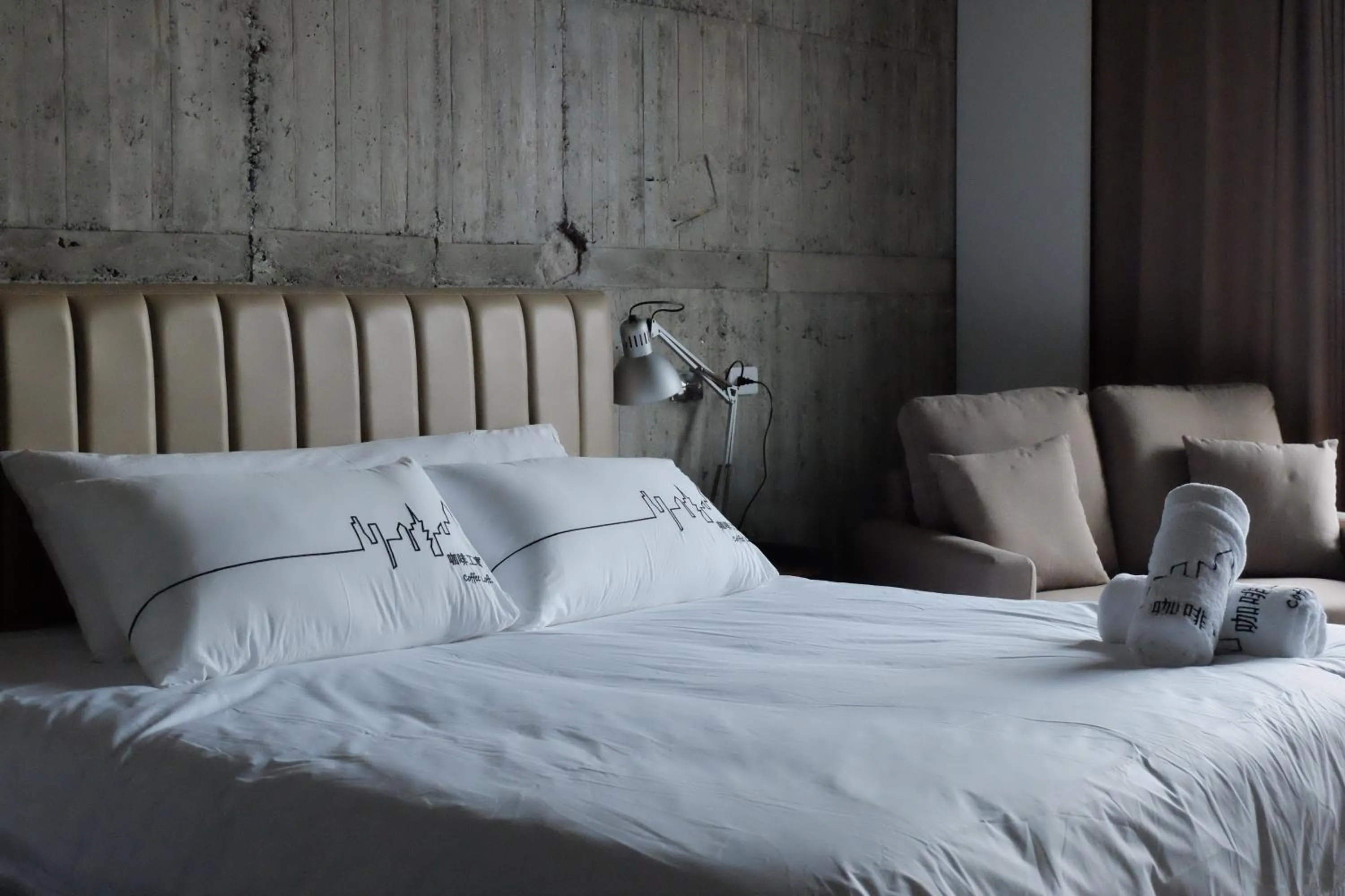 Photo of the whole room, Bed in CoffeeLoft