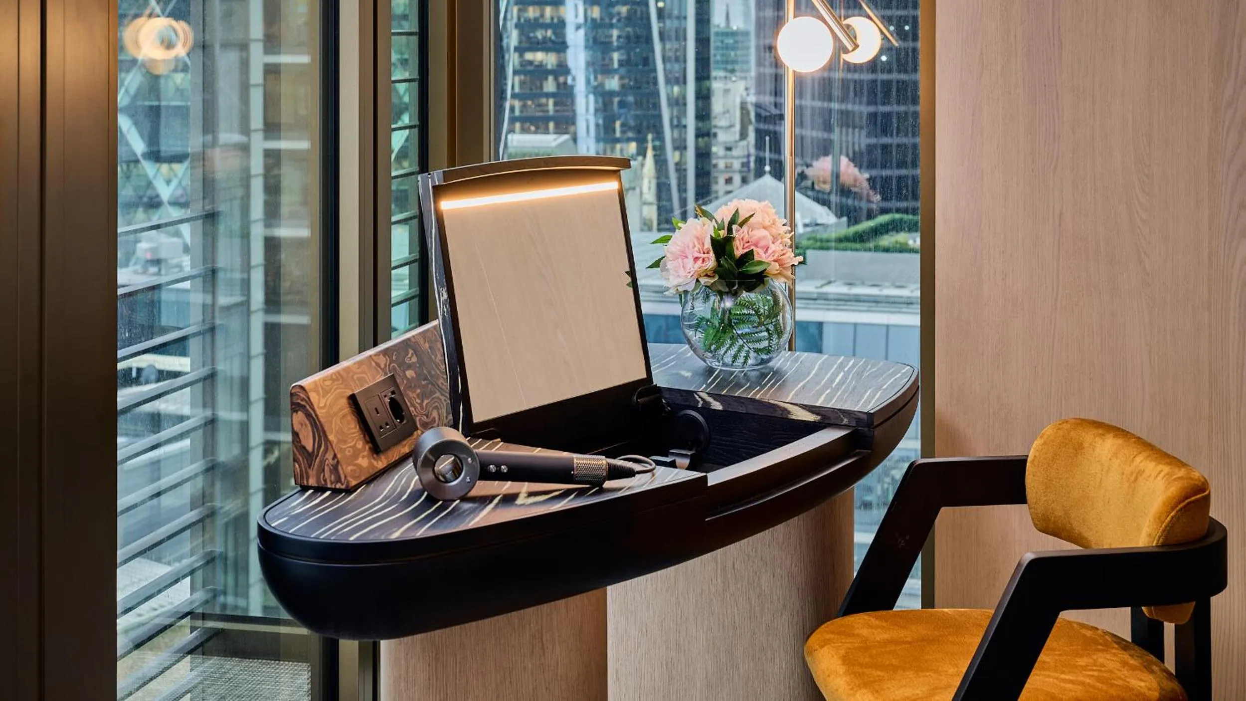 Bedroom in Pan Pacific London