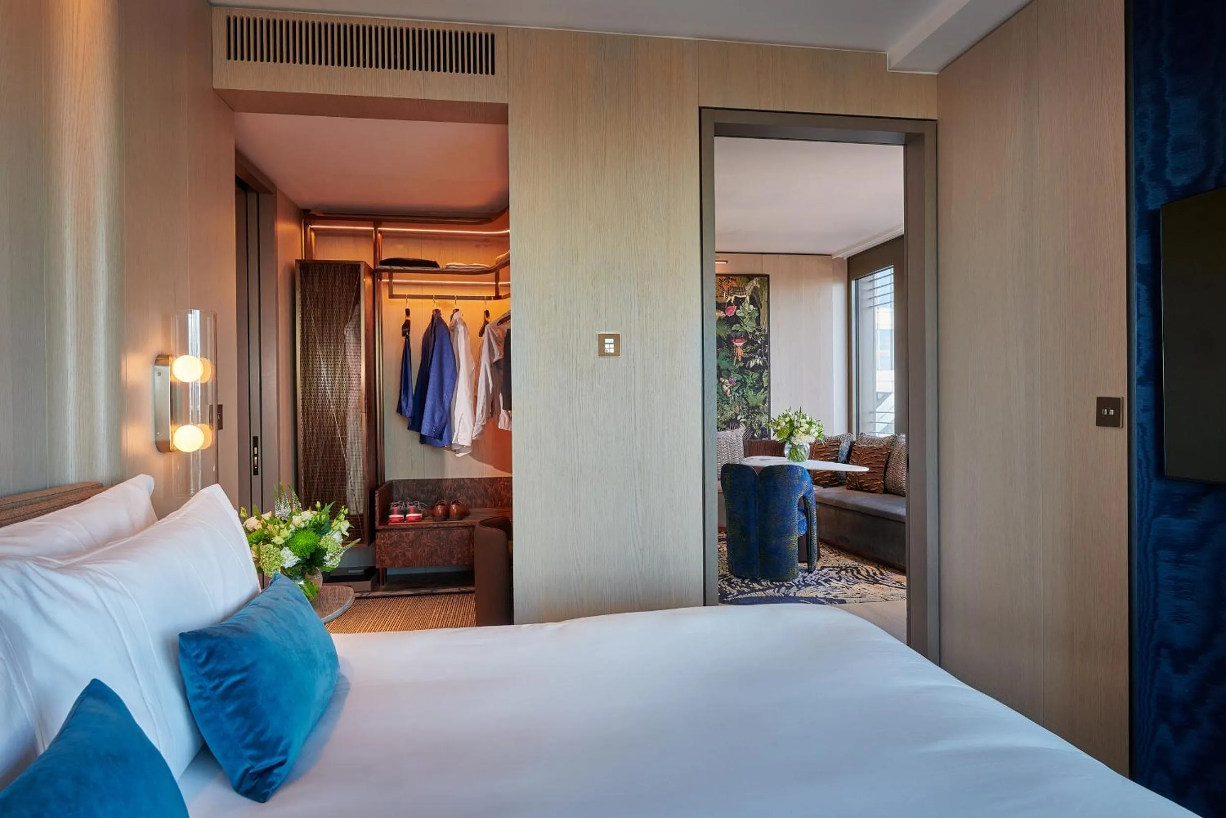 Photo of the whole room, Bed in Pan Pacific London