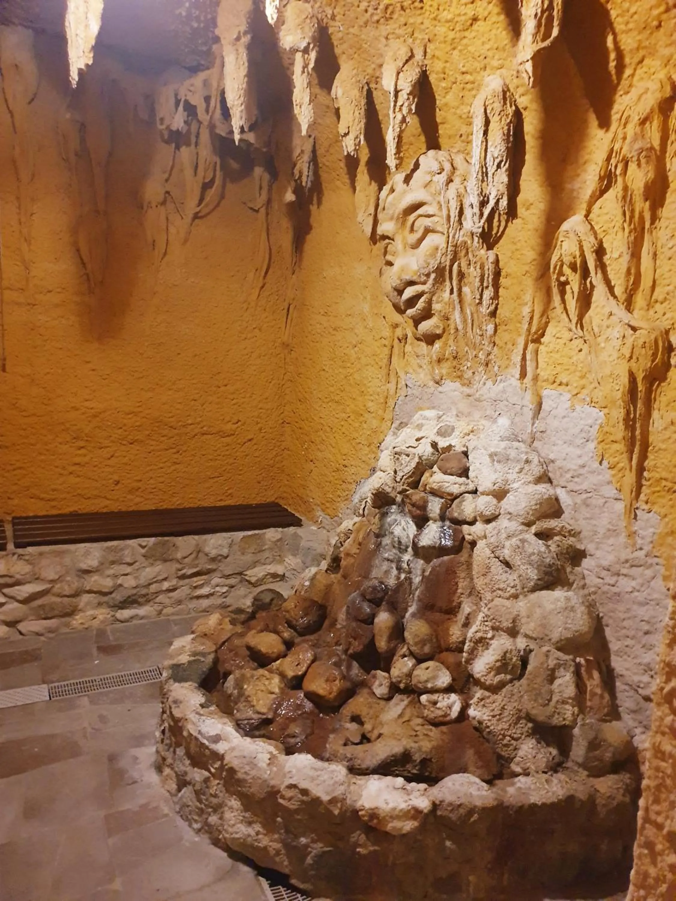 Hot Spring Bath in Terme Villa Pace