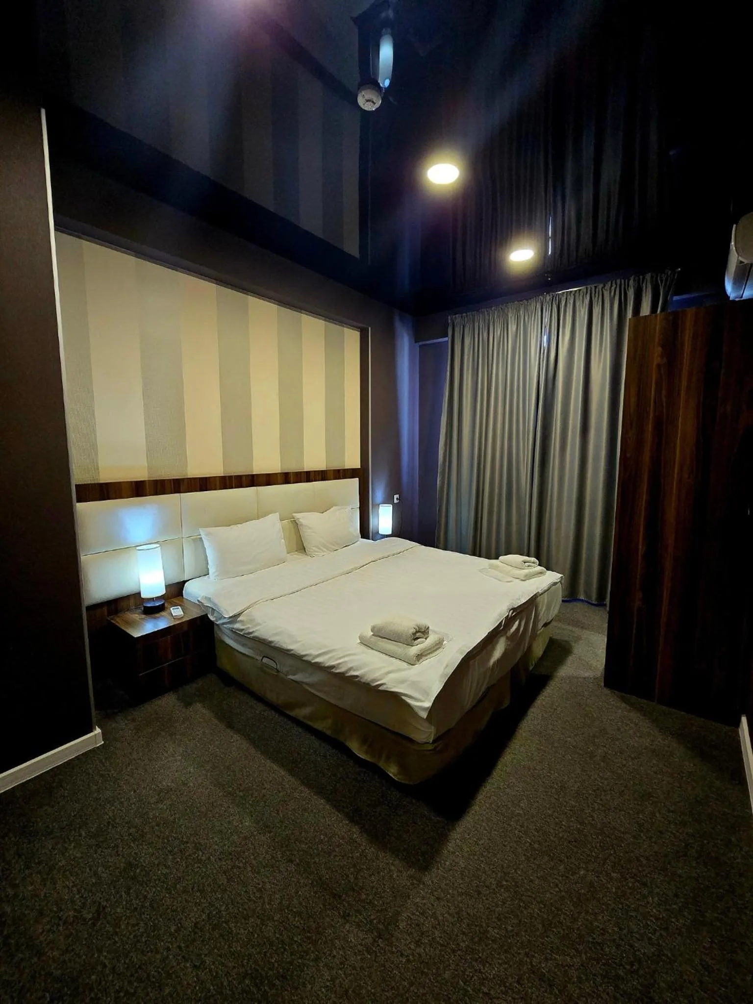 Bed in Apart Hotel West
