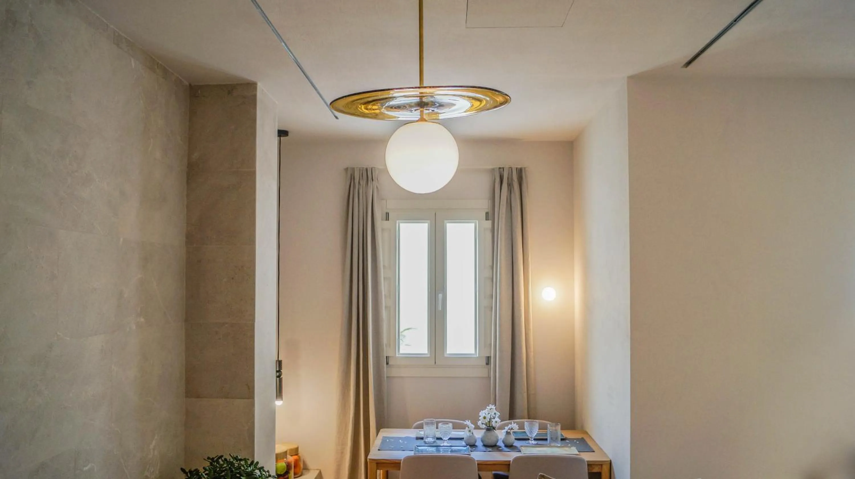 Dining area, Bed in The Boc Suites