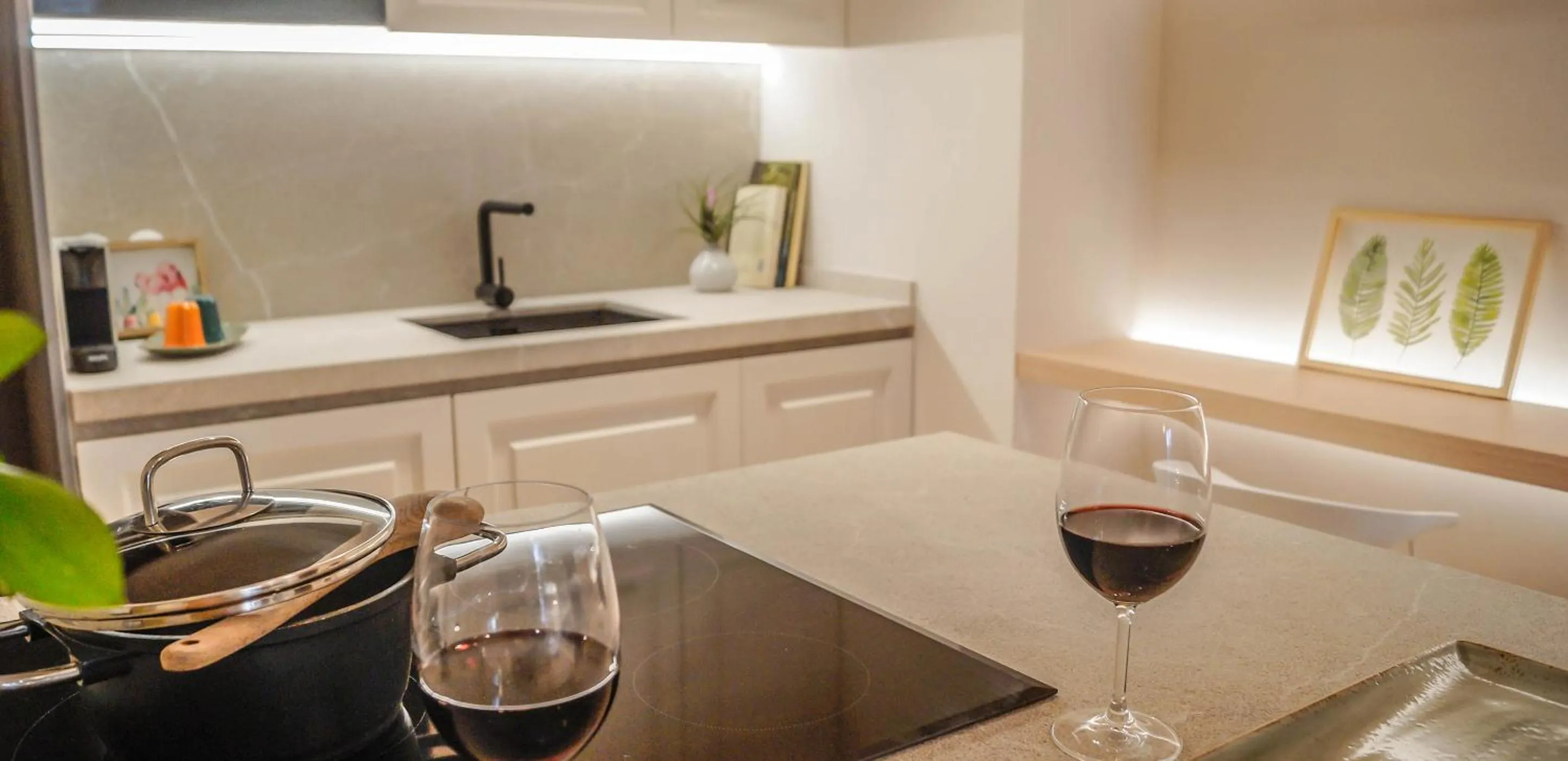 Kitchen or kitchenette in The Boc Suites