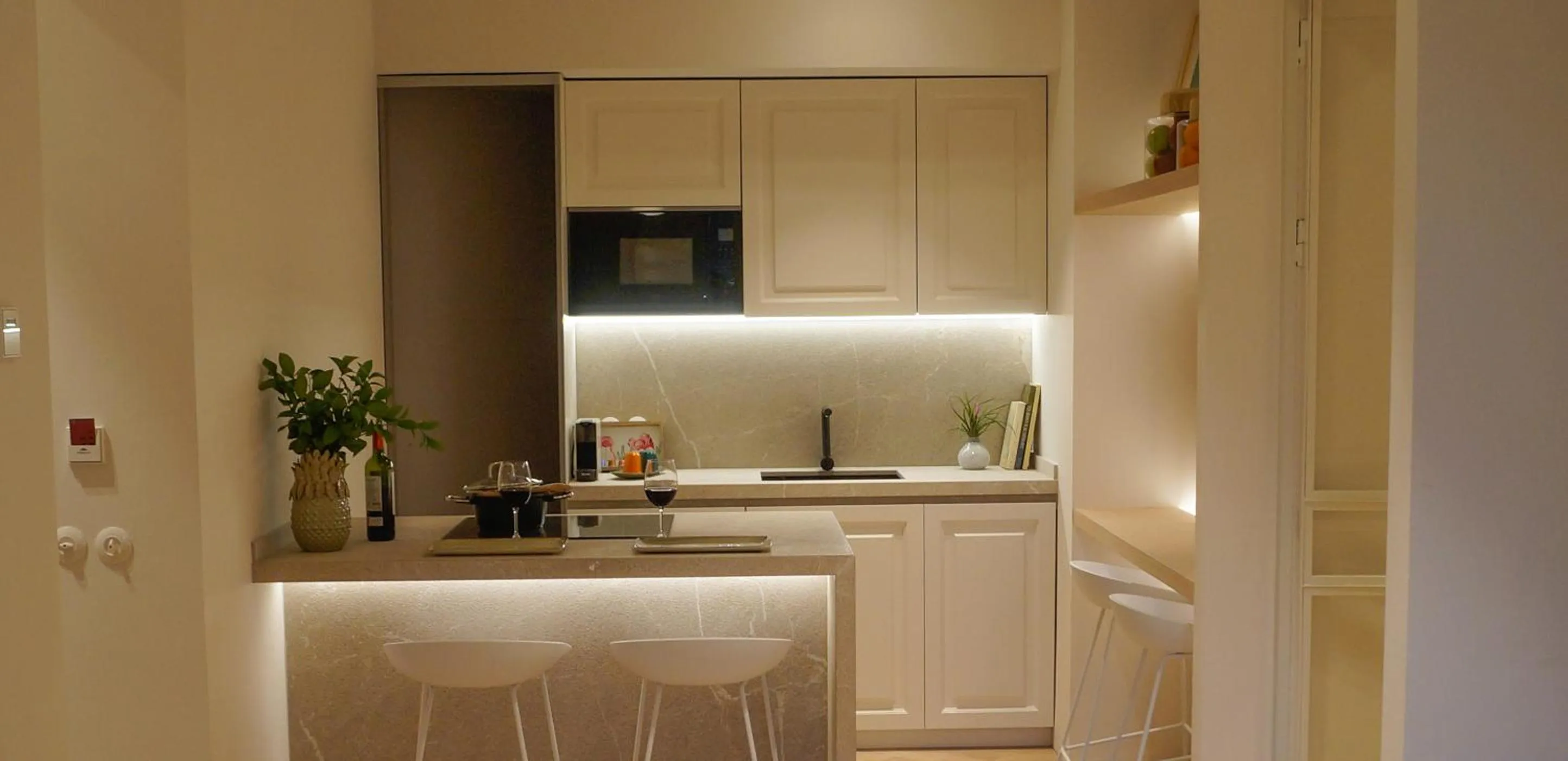 Kitchen or kitchenette in The Boc Suites