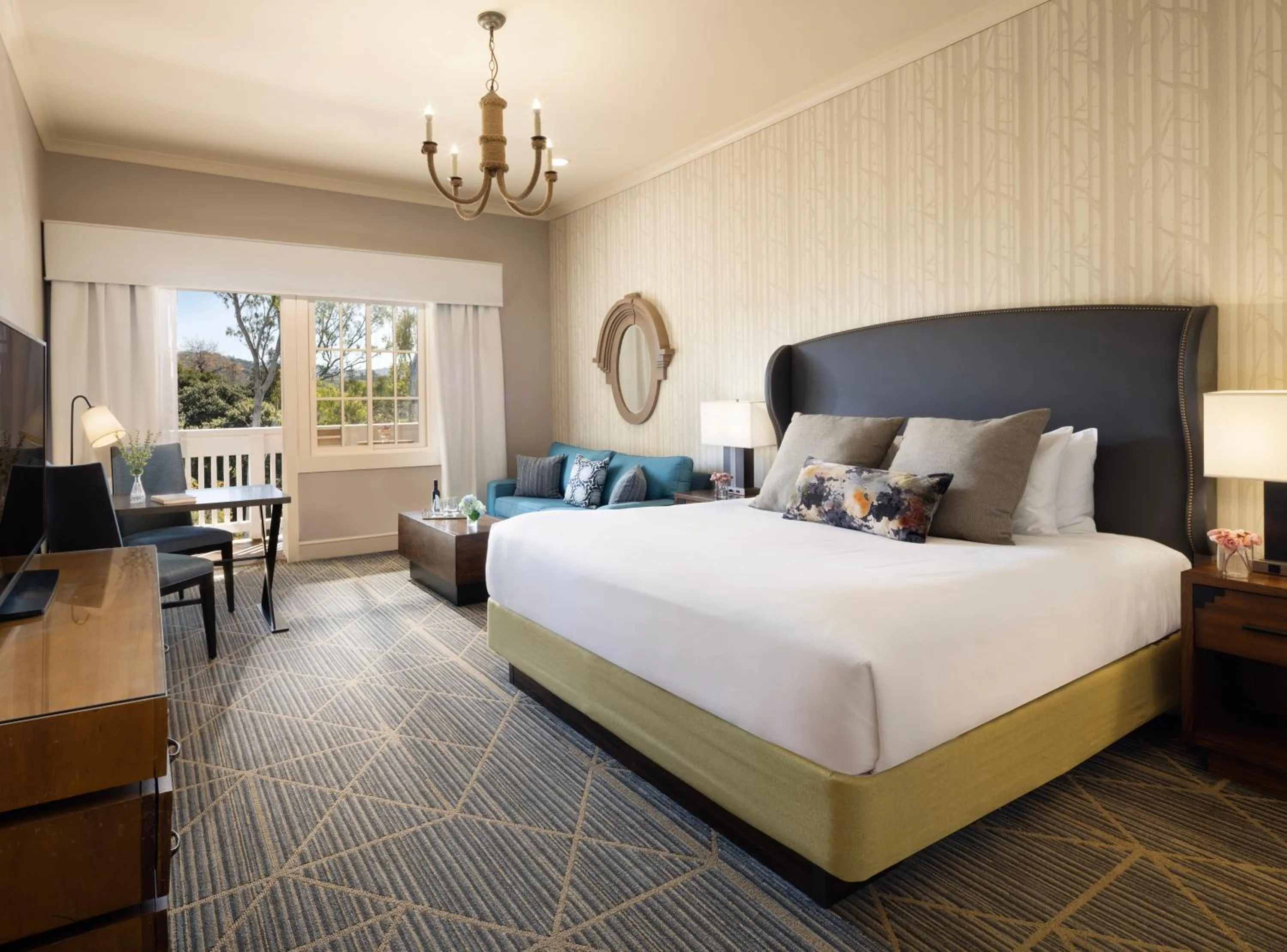 Patio, Bed in River Terrace Inn, a Noble House Hotel