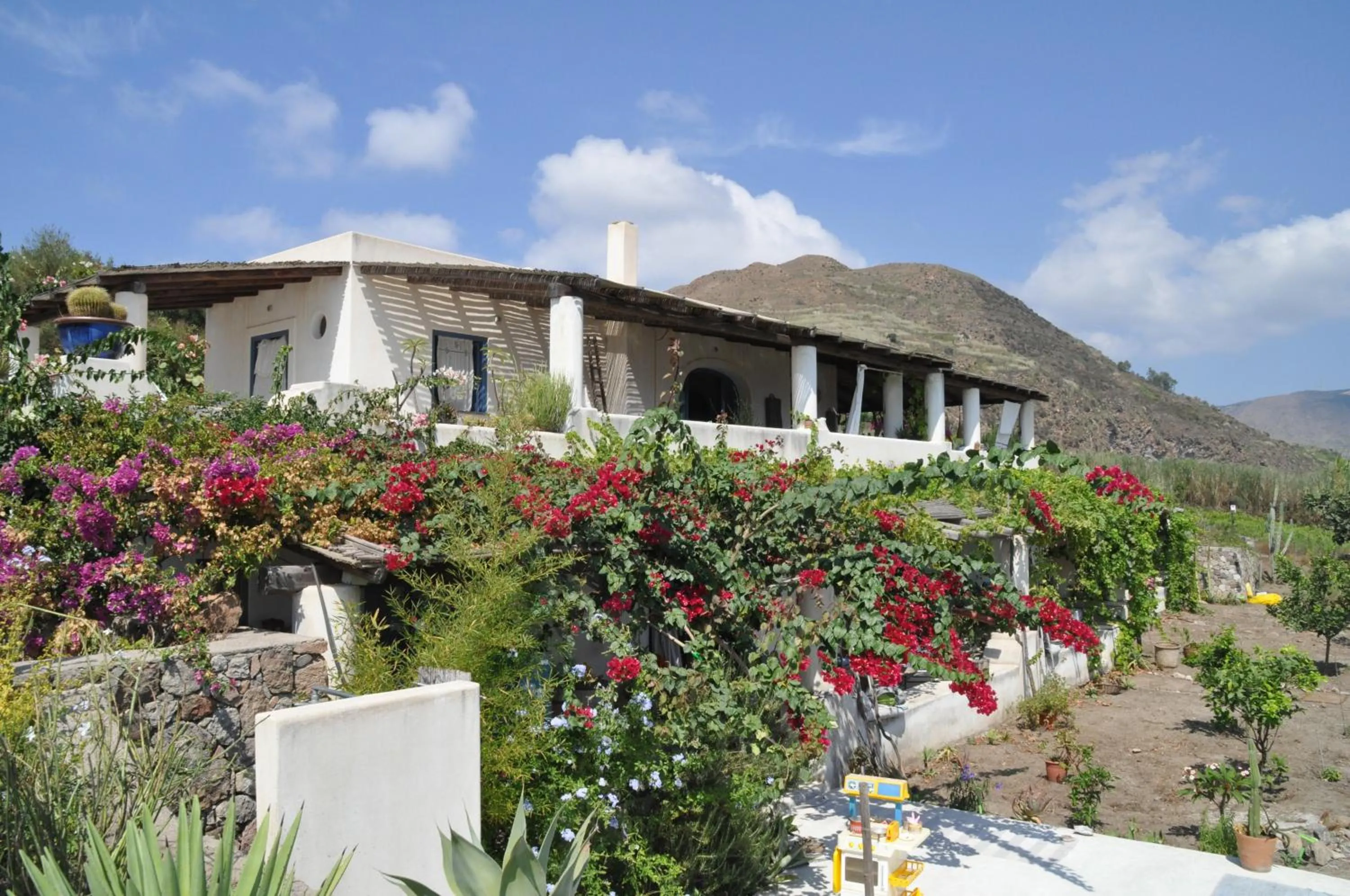 Facade/entrance in B&B Al Salvatore Di Lipari
