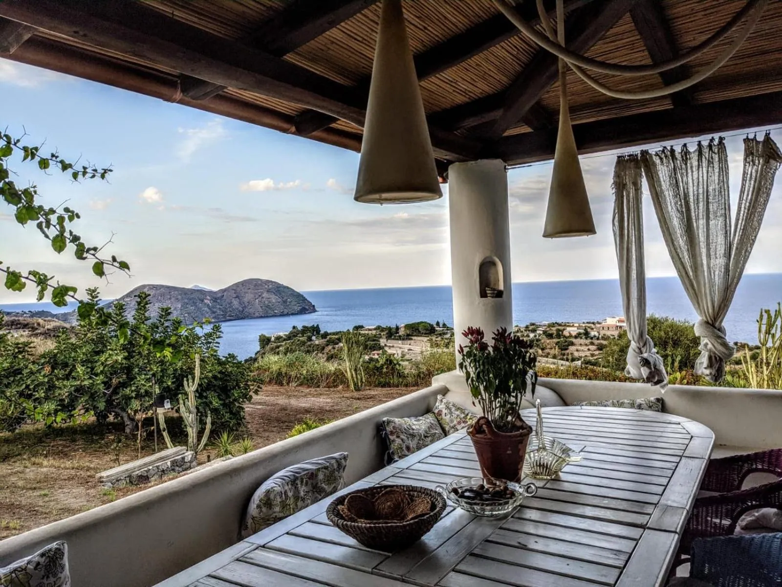 Patio in B&B Al Salvatore Di Lipari