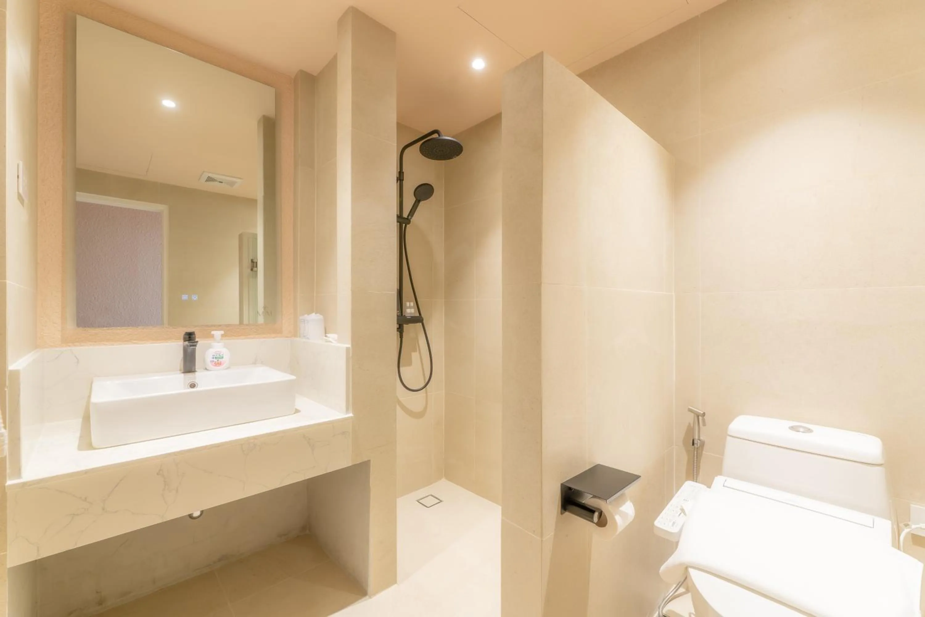 Bath in Mai Hotel Chiang Mai ใหม่โฮเทล เชียงใหม่