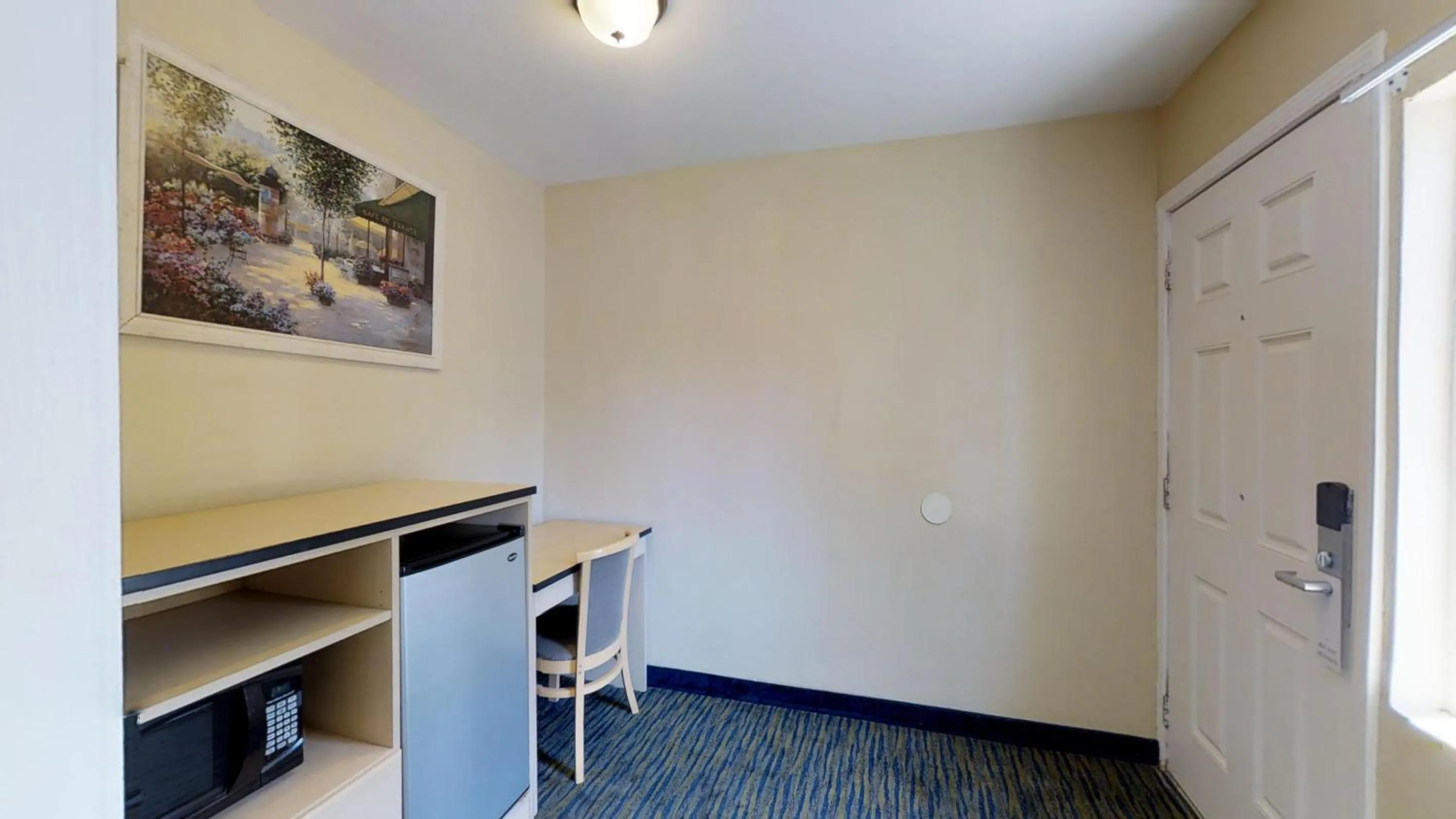 minibar in Napa Discovery Inn