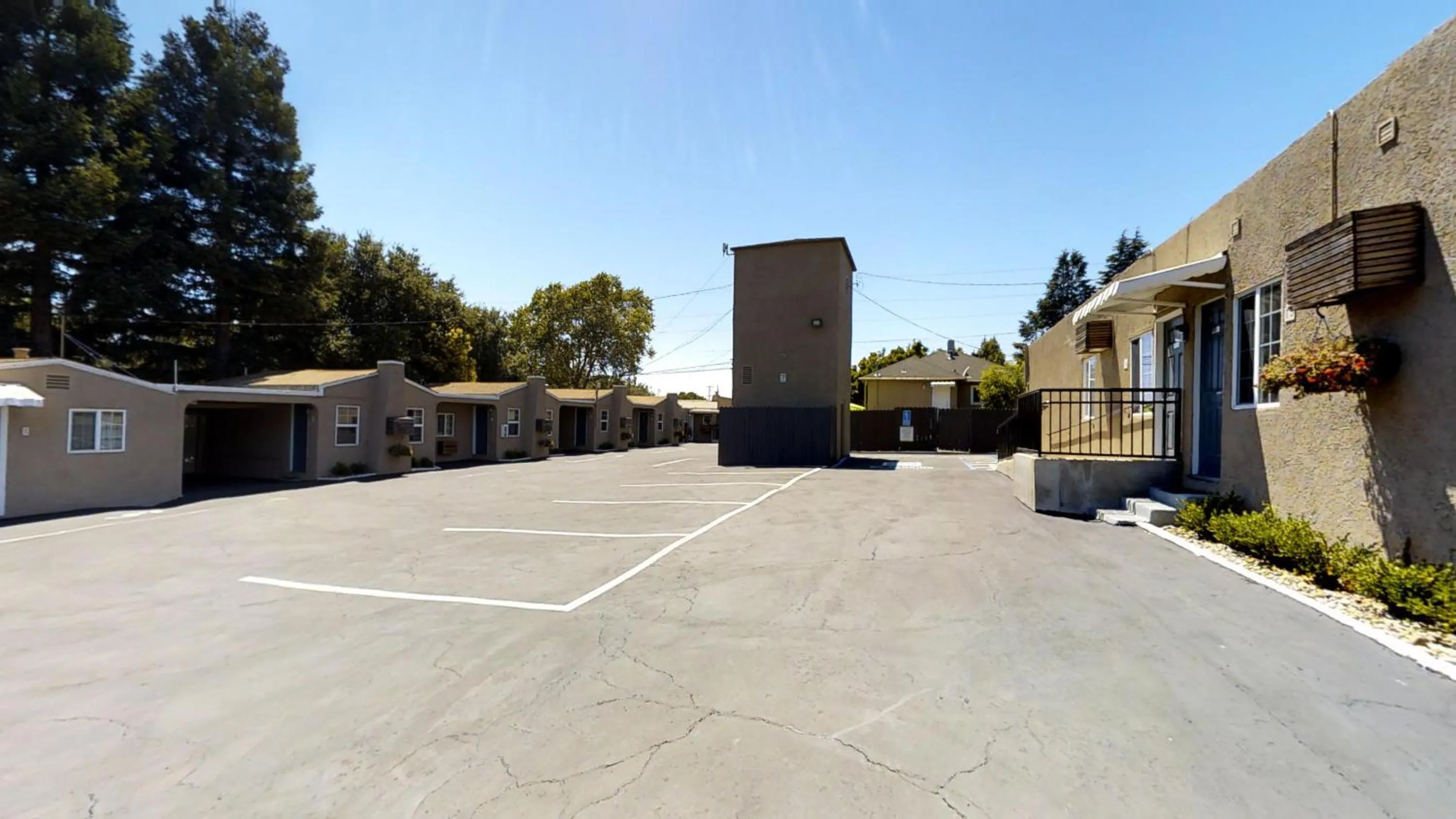 Property building in Napa Discovery Inn