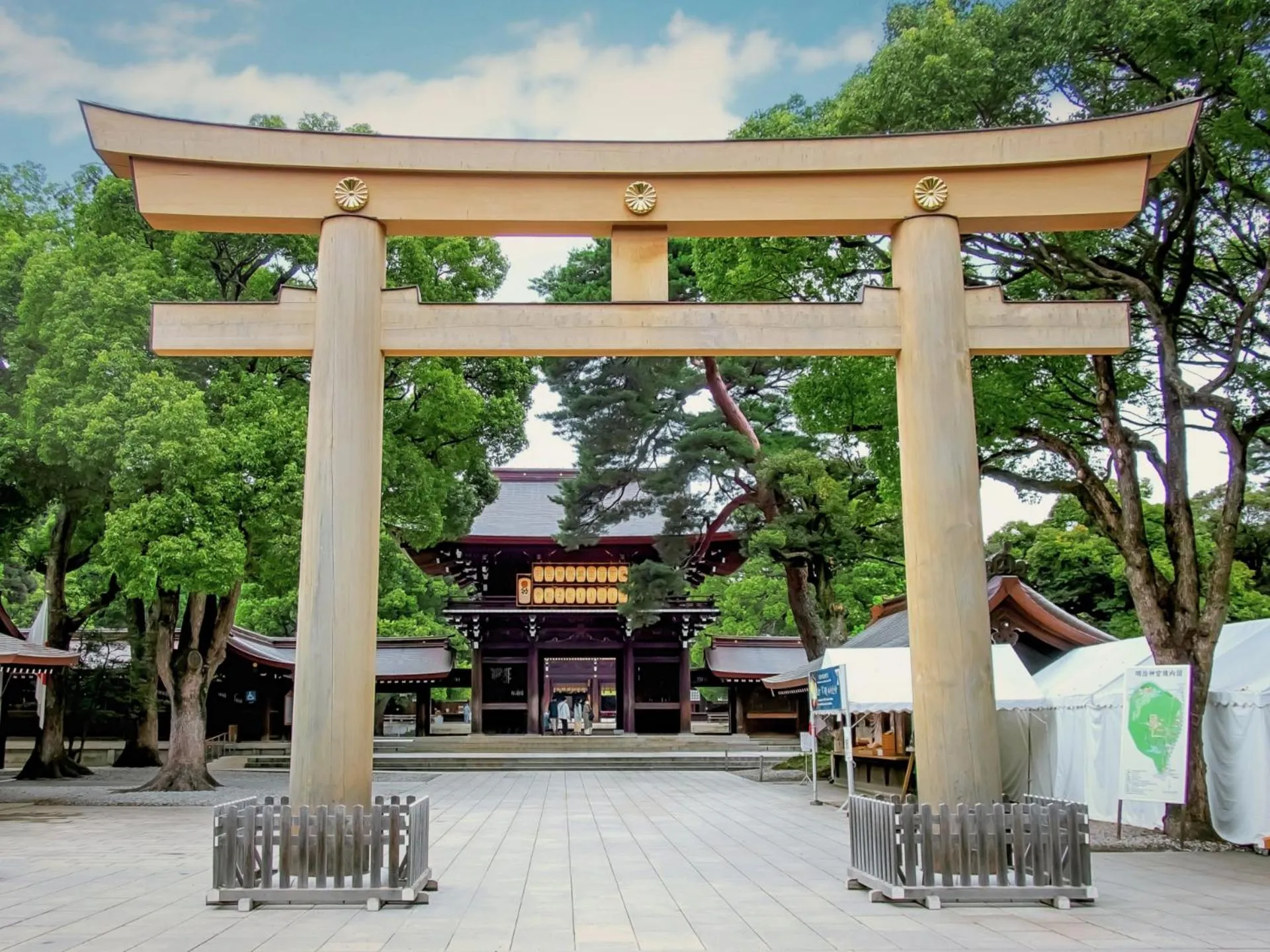 Nearby landmark in Stay SAKURA Tokyo Shinjuku Hyakukura