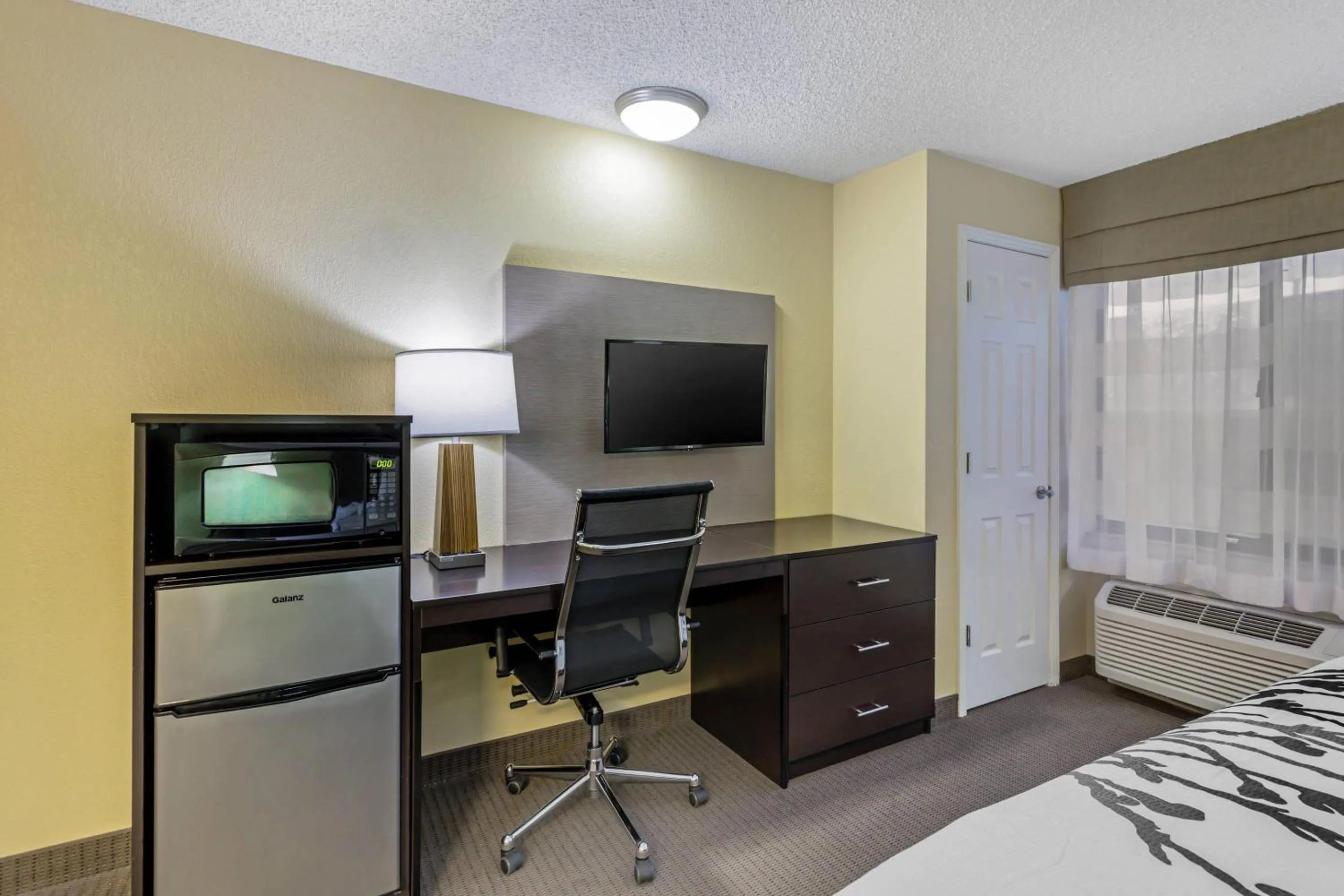 TV and multimedia, Bed in Sleep Inn Denver Tech Center