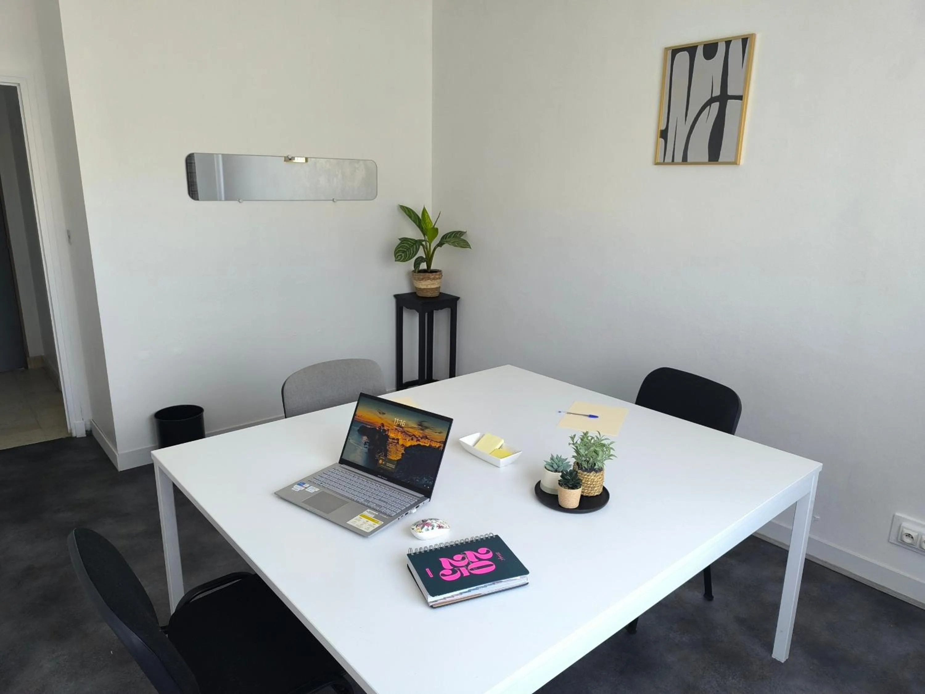 Meeting/conference room in Adonis Lyon Est Hôtel Artys