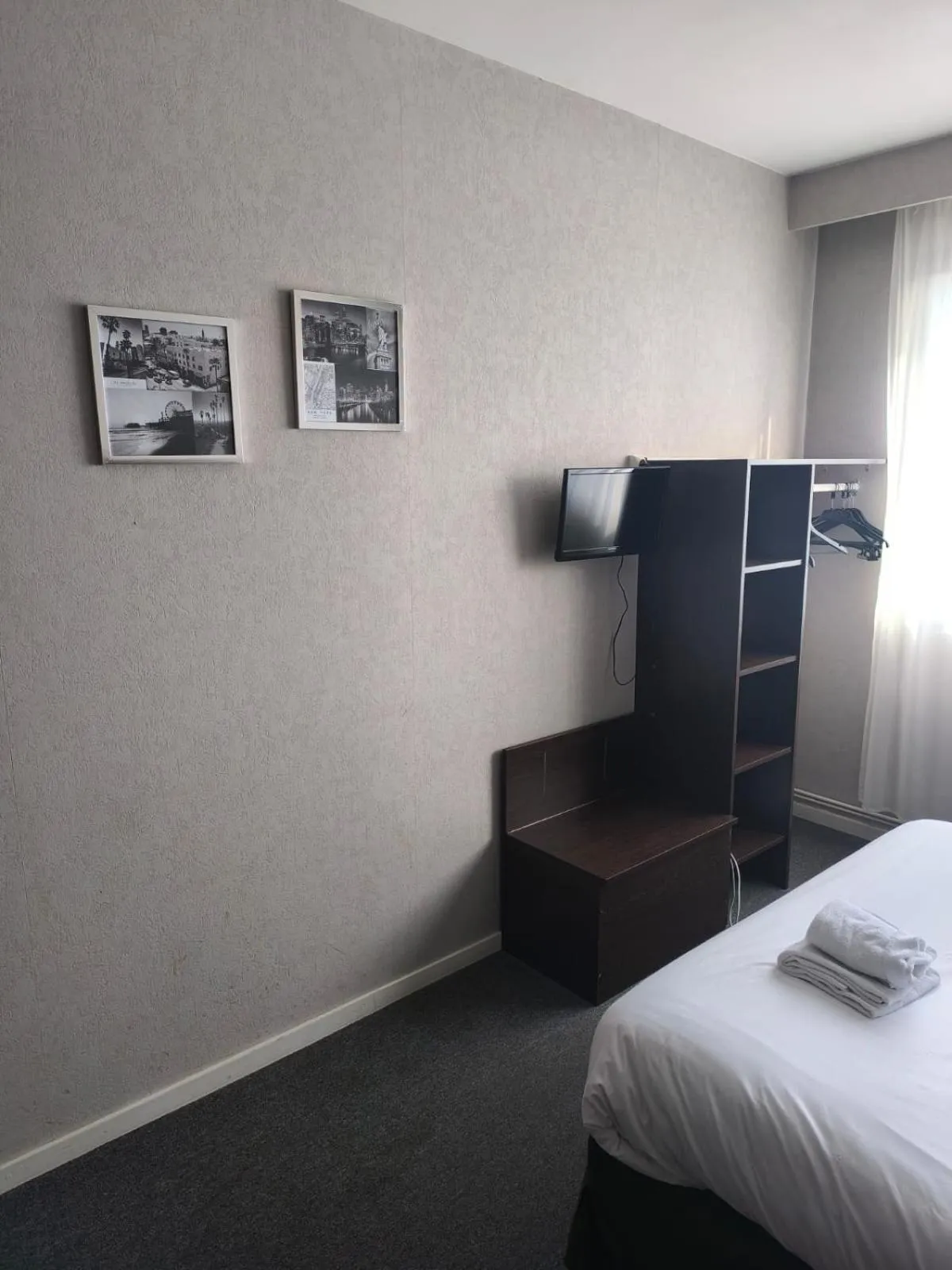 Bed in Adonis Lyon Est Hôtel Artys