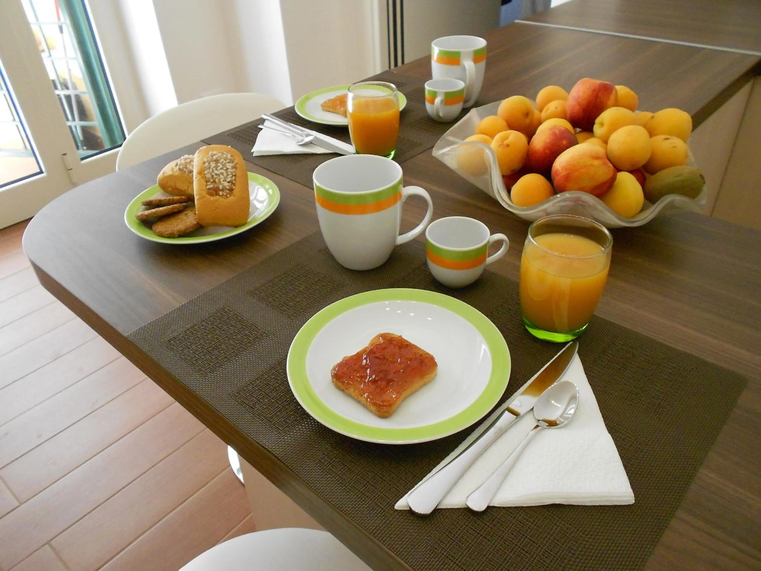 Restaurant/places to eat in B&B Five