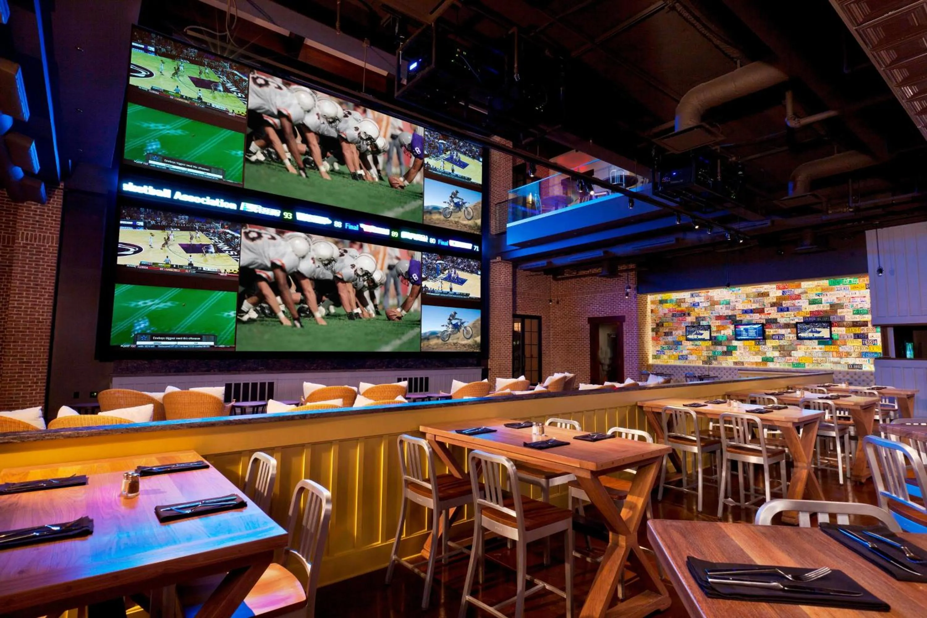 Lounge or bar in Gaylord Palms Resort & Convention Center