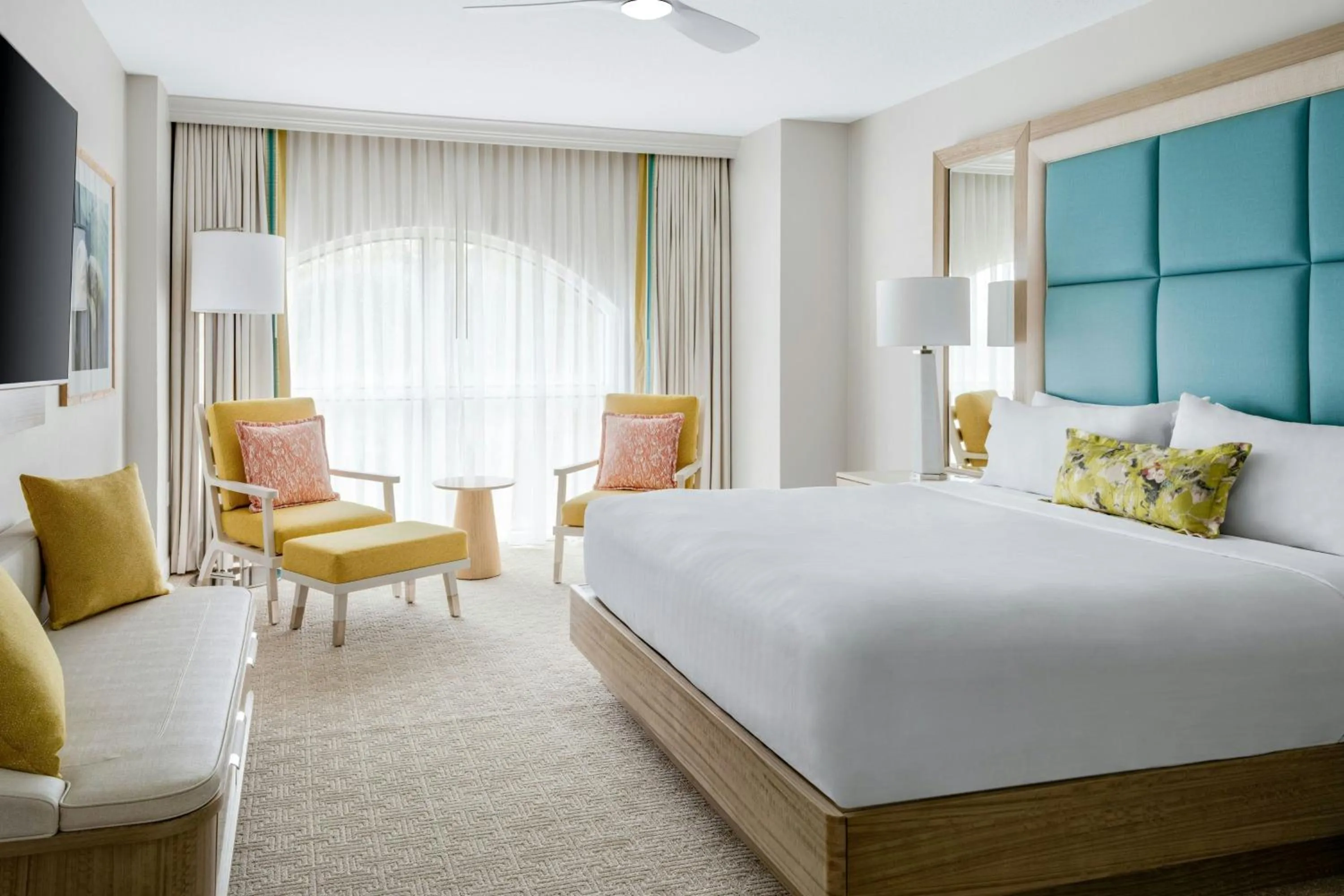 Photo of the whole room, Bed in Gaylord Palms Resort & Convention Center