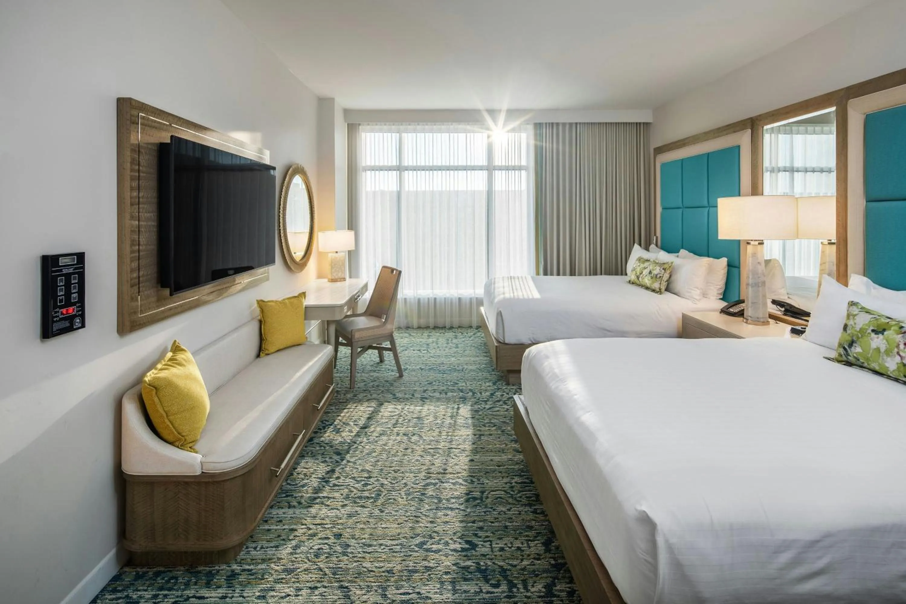 Photo of the whole room, Bed in Gaylord Palms Resort & Convention Center