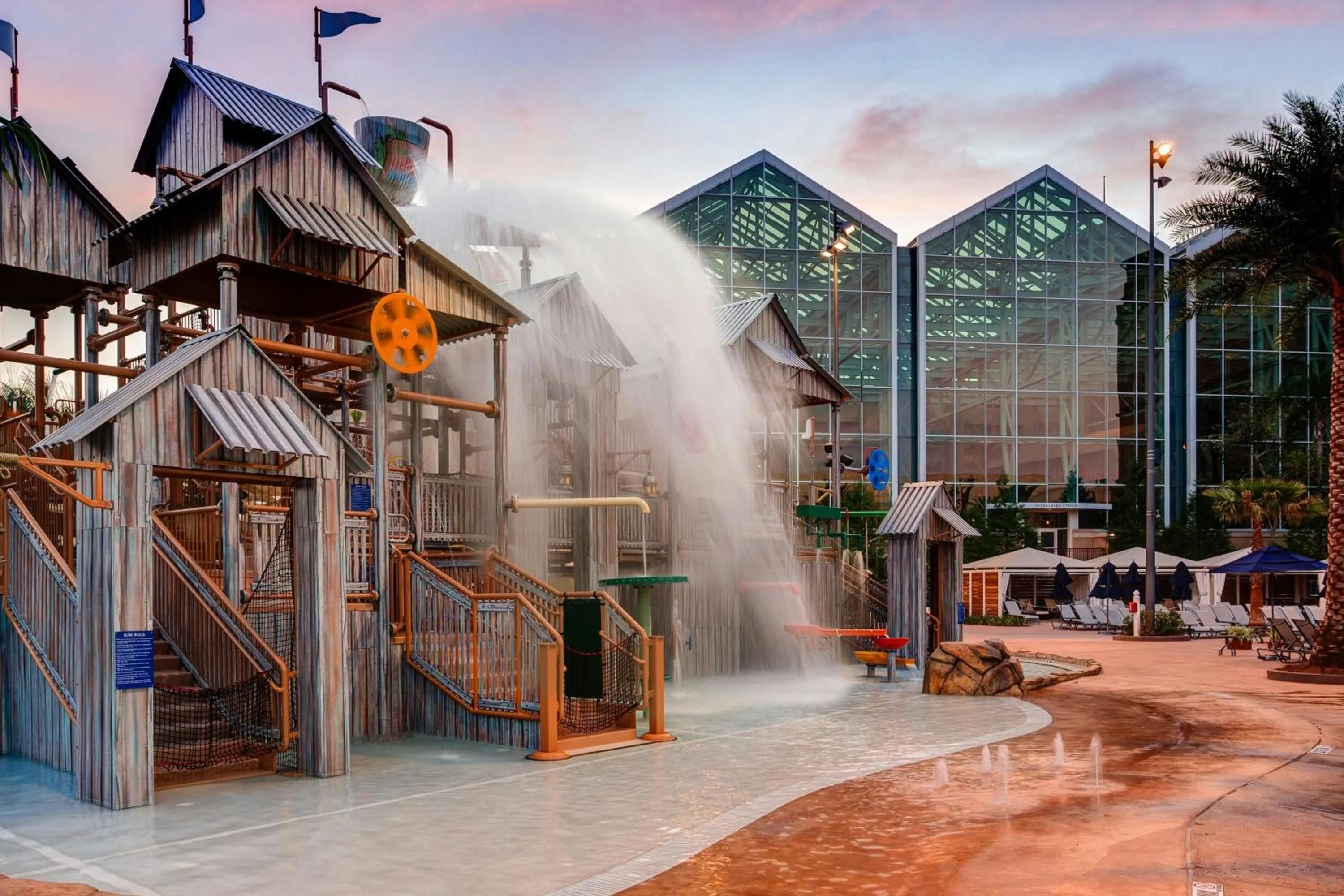 Swimming pool in Gaylord Palms Resort & Convention Center