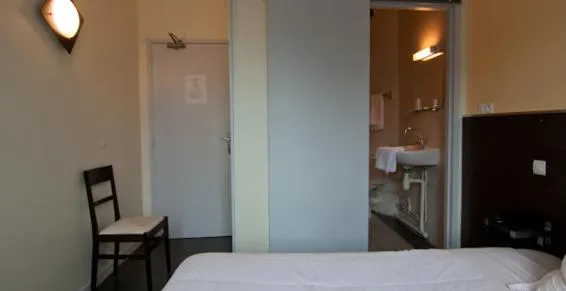 Bedroom, Bed in Hotel De Londres