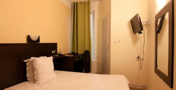 Photo of the whole room, Bed in Hotel De Londres