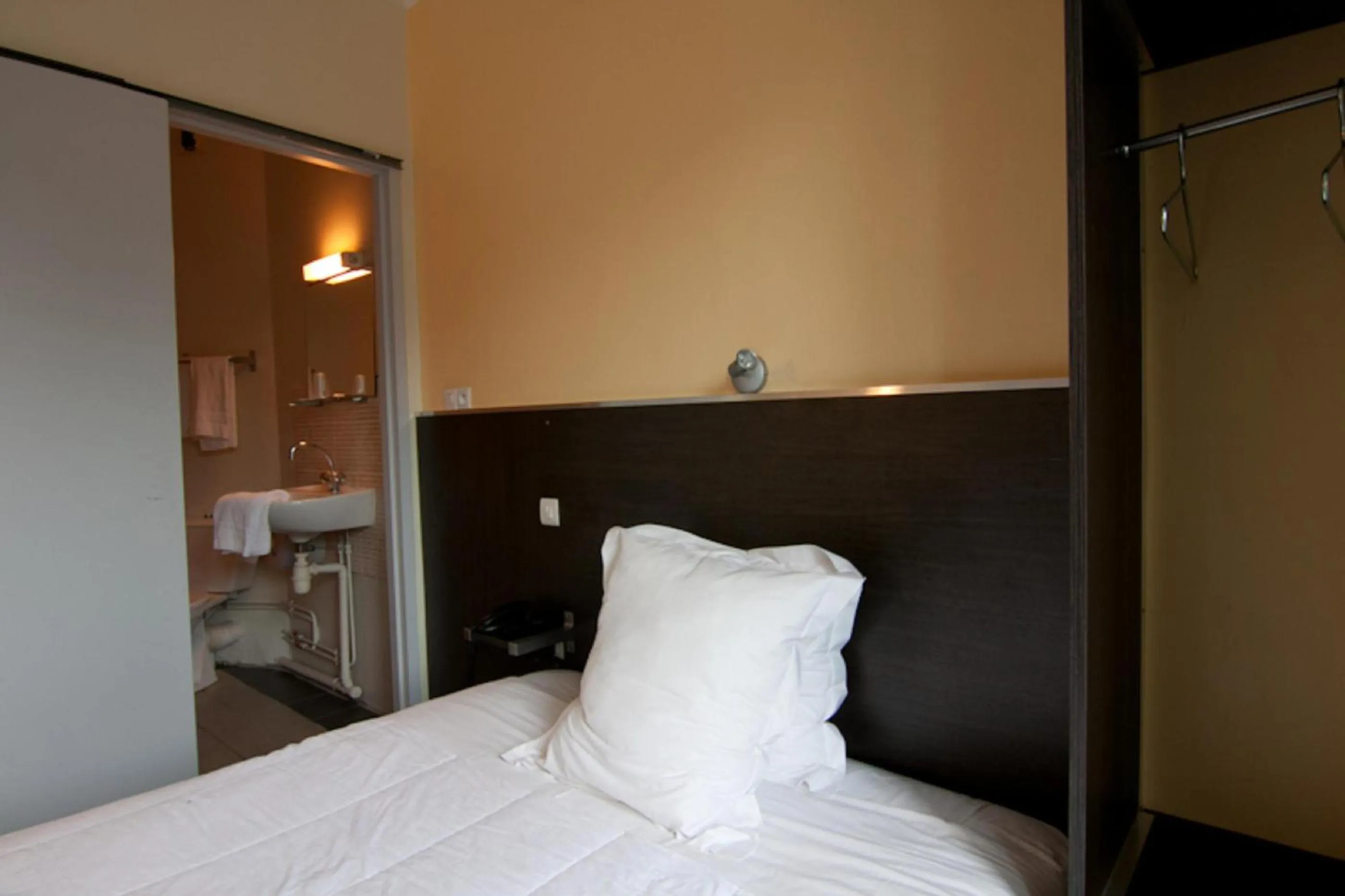 Bed in Hotel De Londres