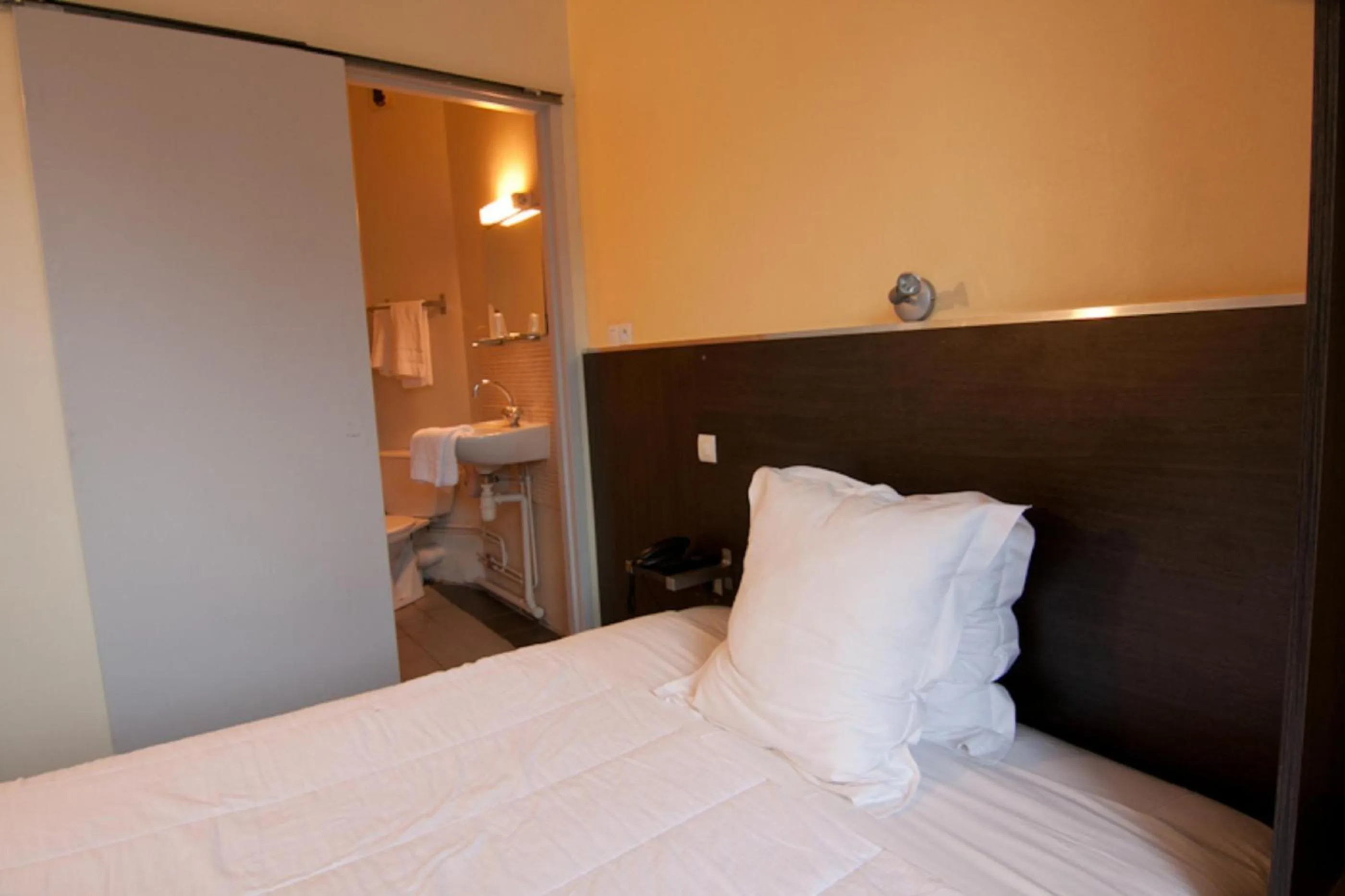 Bed in Hotel De Londres