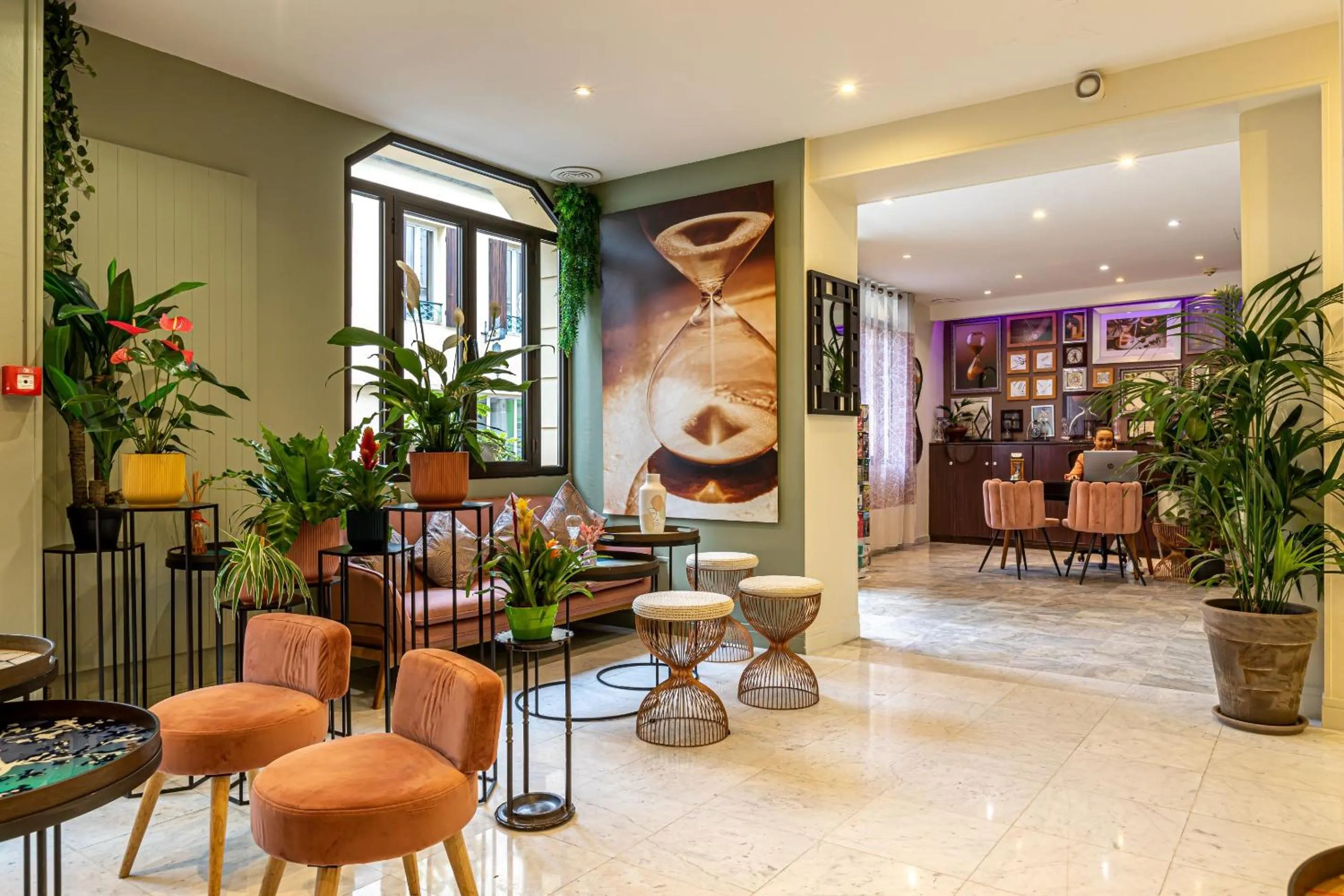 Lobby or reception in Hotel Ariane Montparnasse by Patrick Hayat