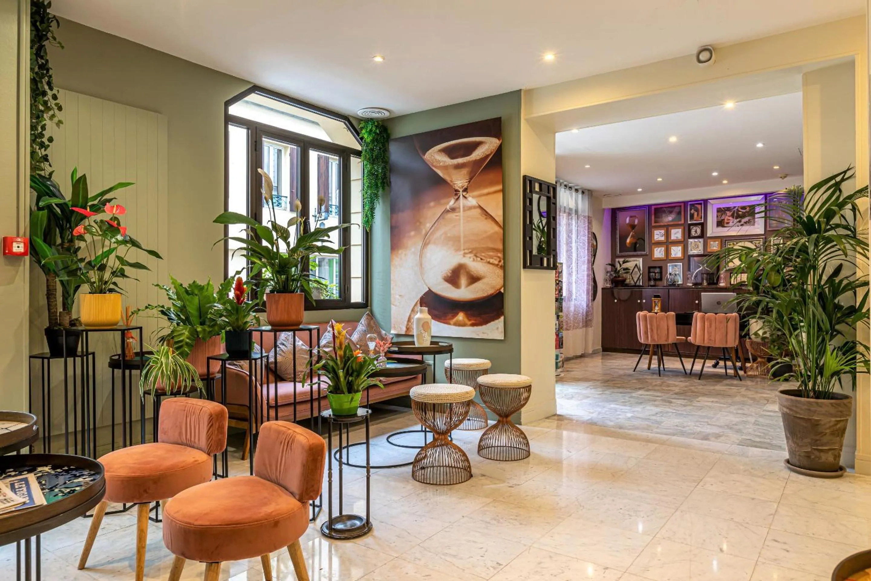 Lobby or reception in Hotel Ariane Montparnasse by Patrick Hayat
