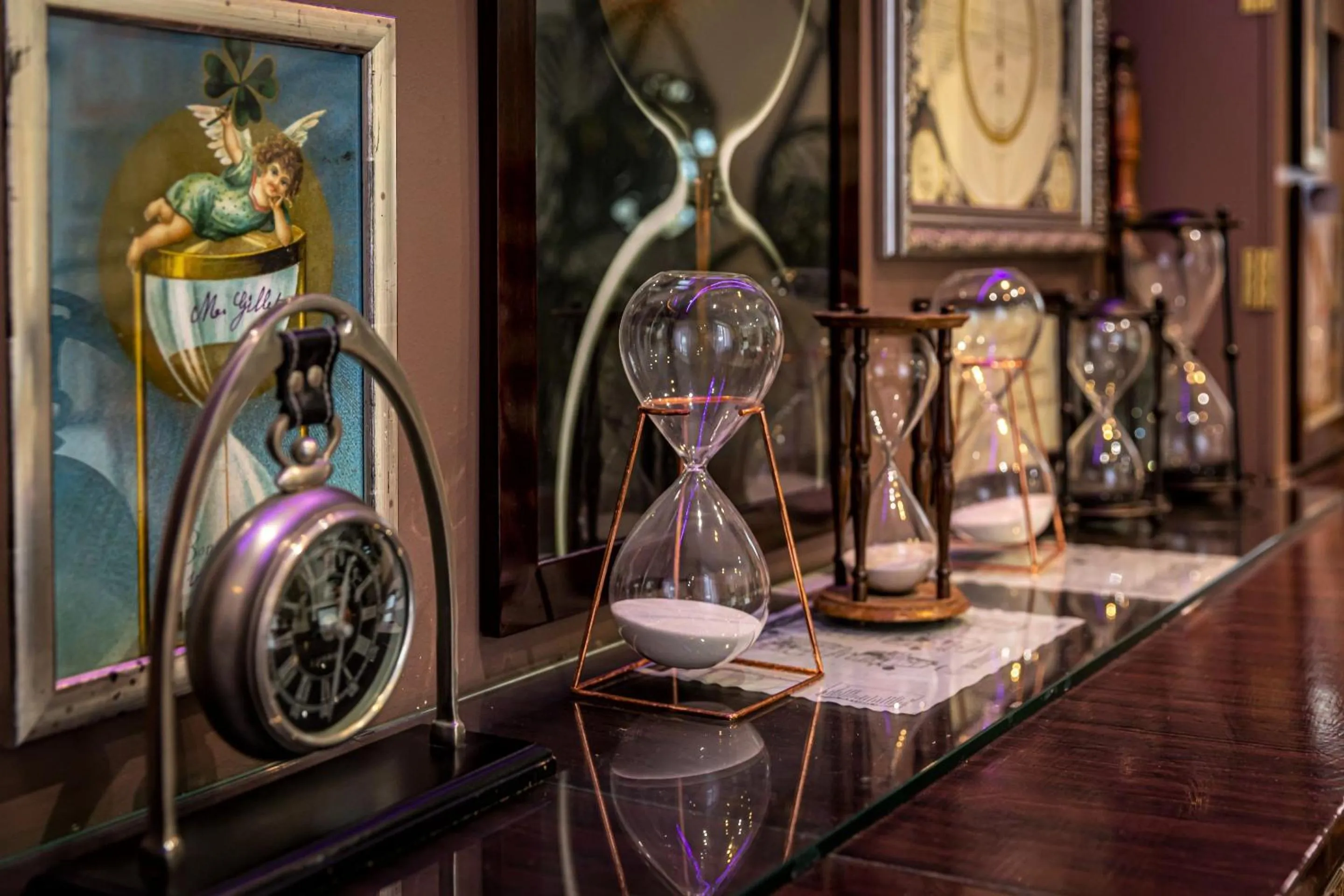 Lobby or reception in Hotel Ariane Montparnasse by Patrick Hayat