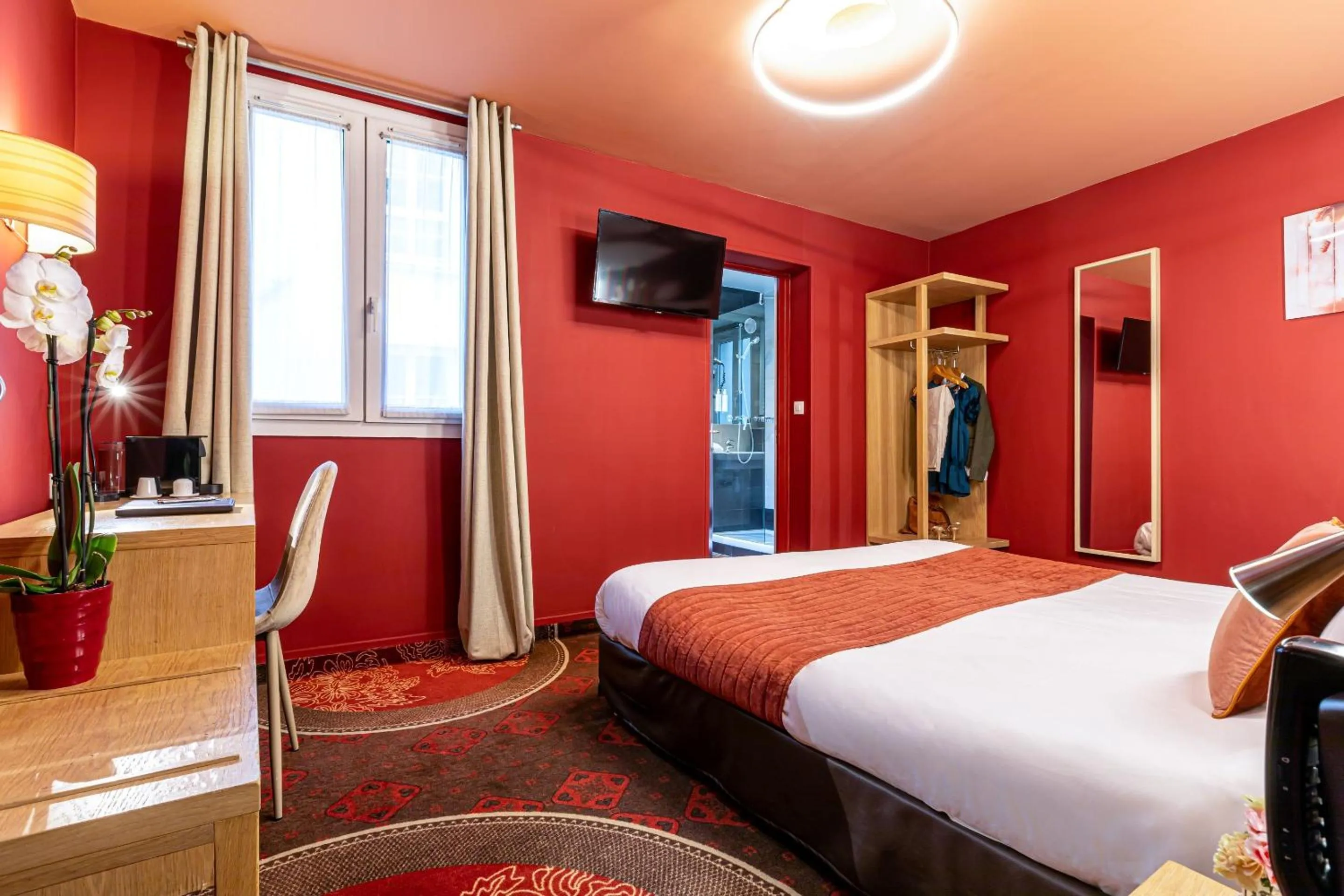 Bathroom, Bed in Hotel Ariane Montparnasse by Patrick Hayat