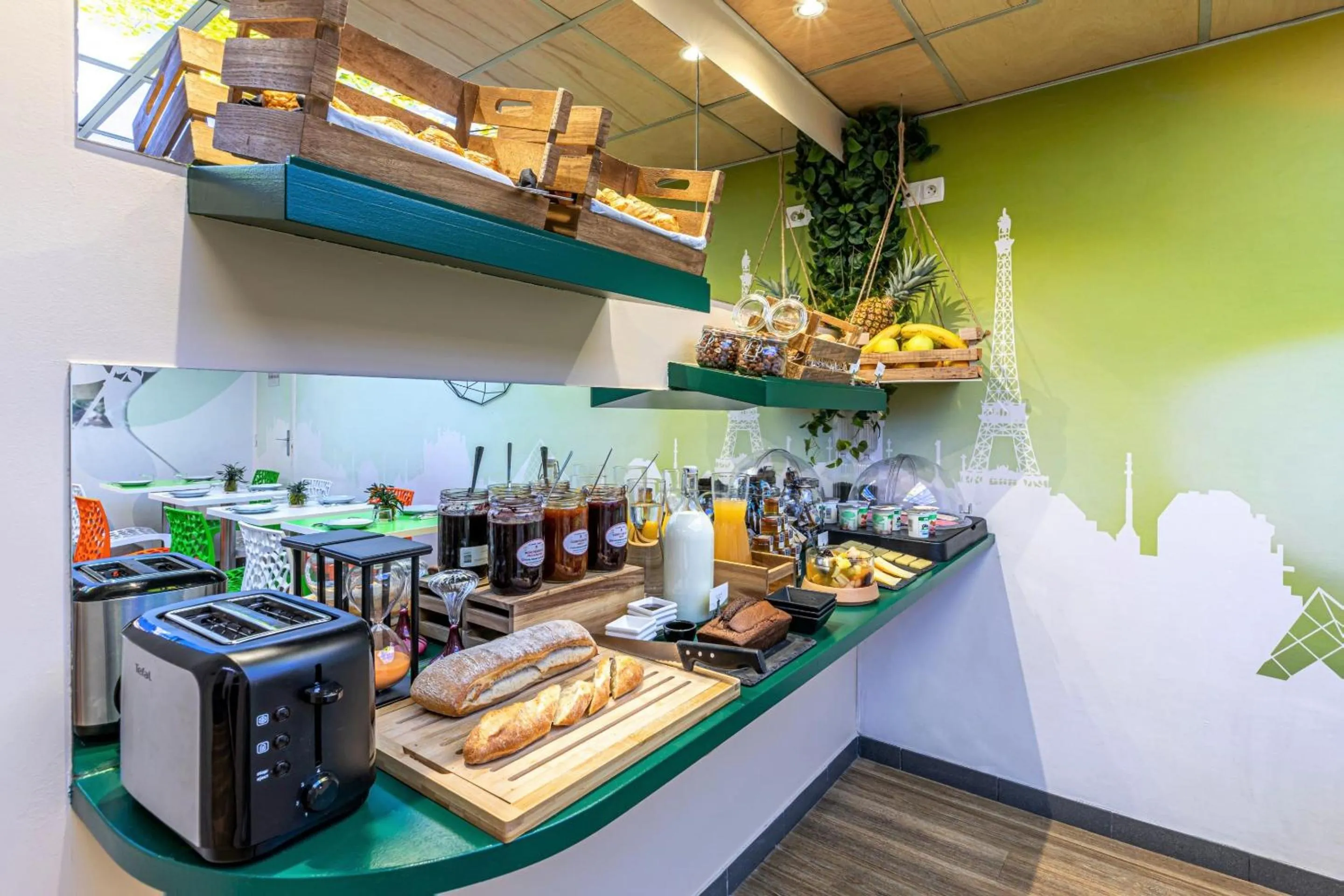 Food and drinks in Hotel Ariane Montparnasse by Patrick Hayat