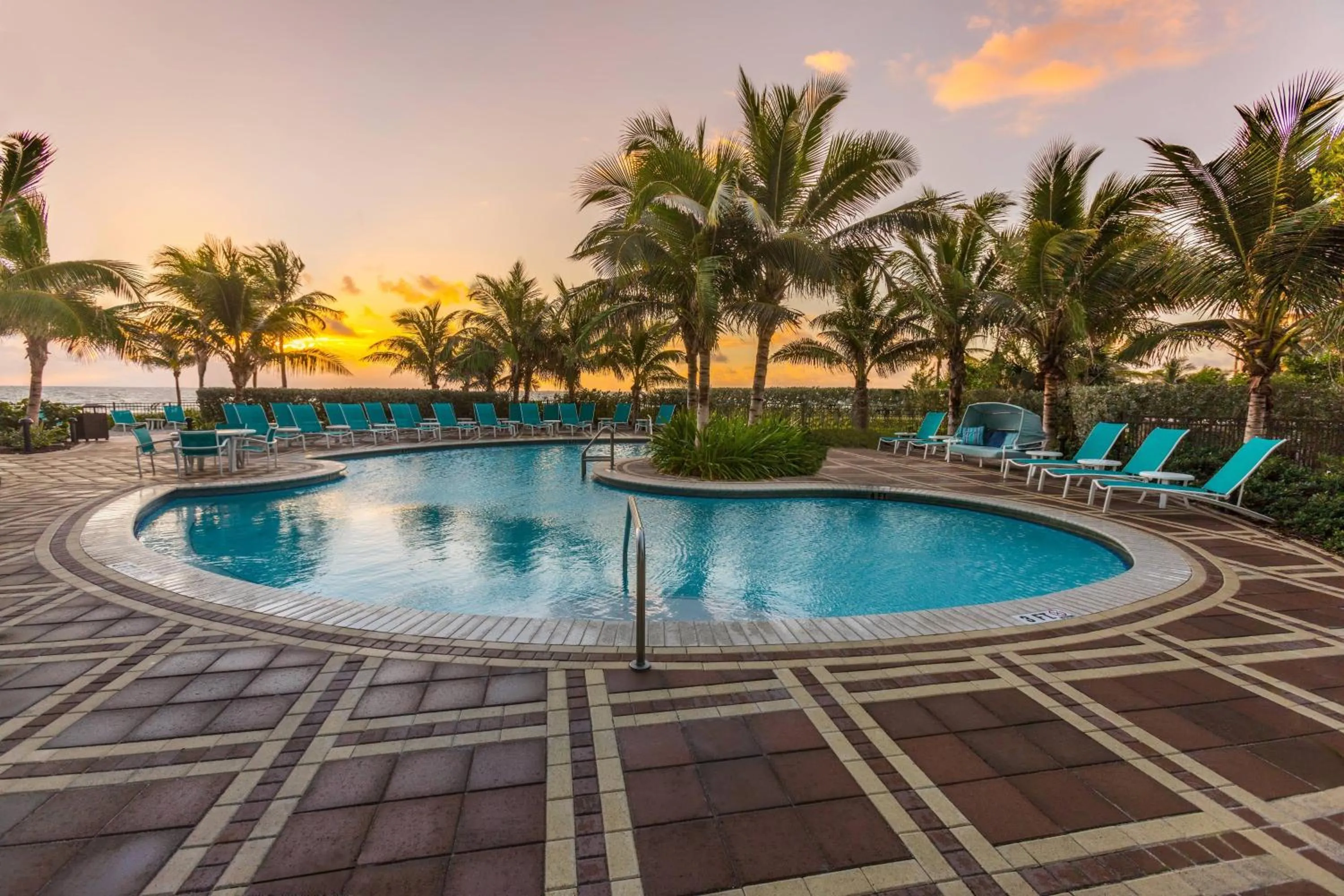 Swimming pool in Residence Inn Fort Lauderdale Pompano Beach/Oceanfront