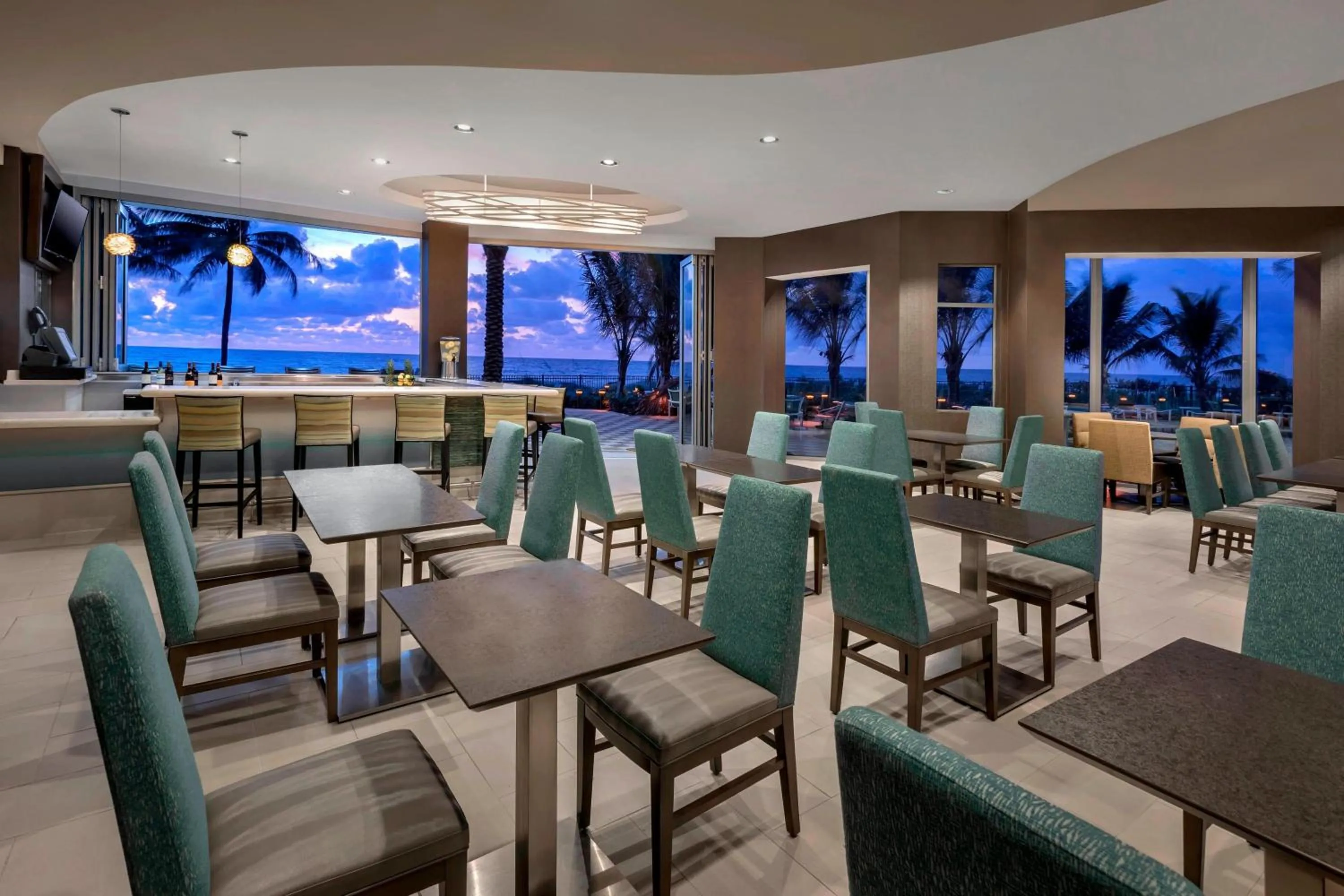Lounge or bar in Residence Inn Fort Lauderdale Pompano Beach/Oceanfront