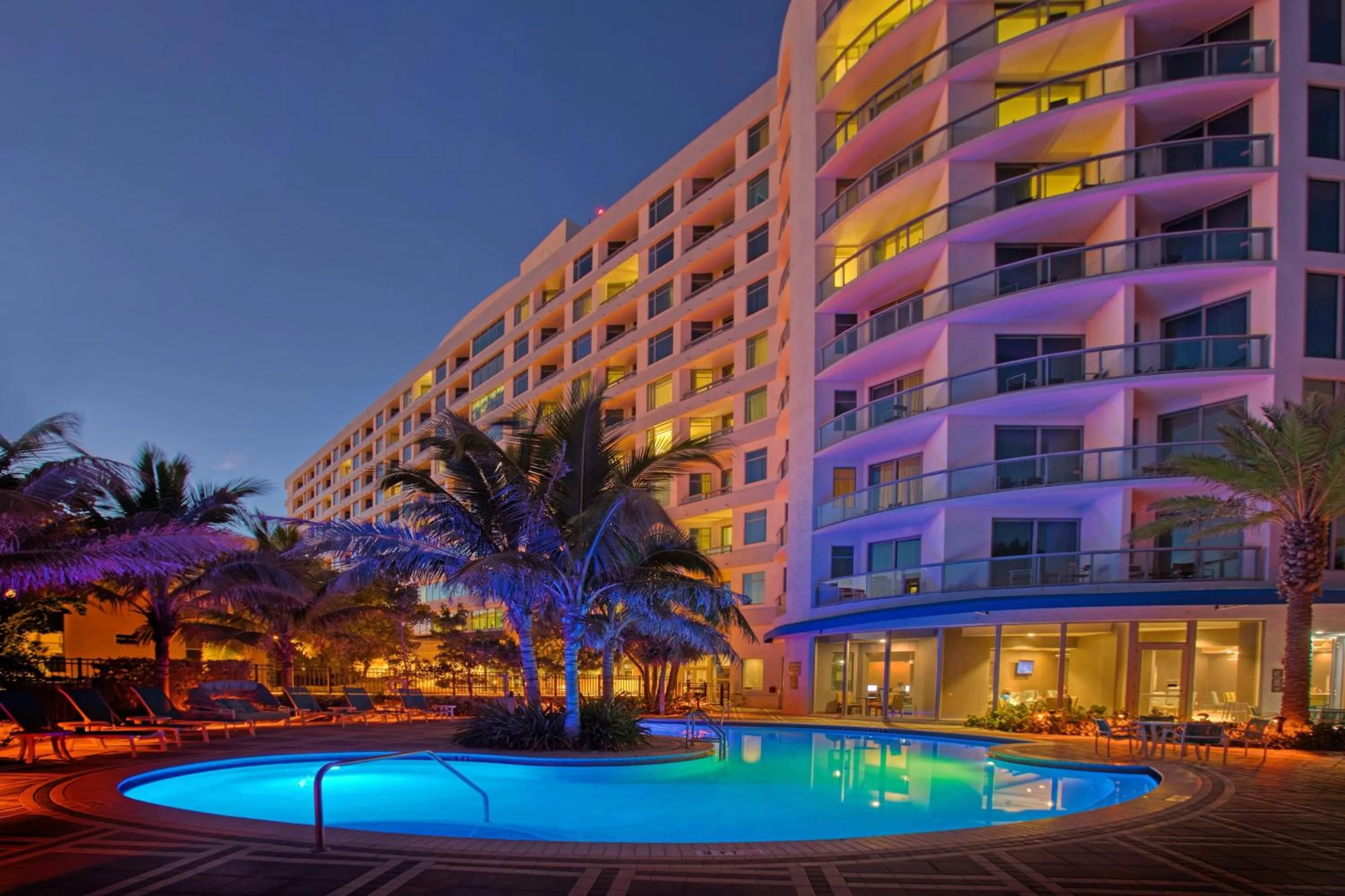 Swimming pool in Residence Inn Fort Lauderdale Pompano Beach/Oceanfront