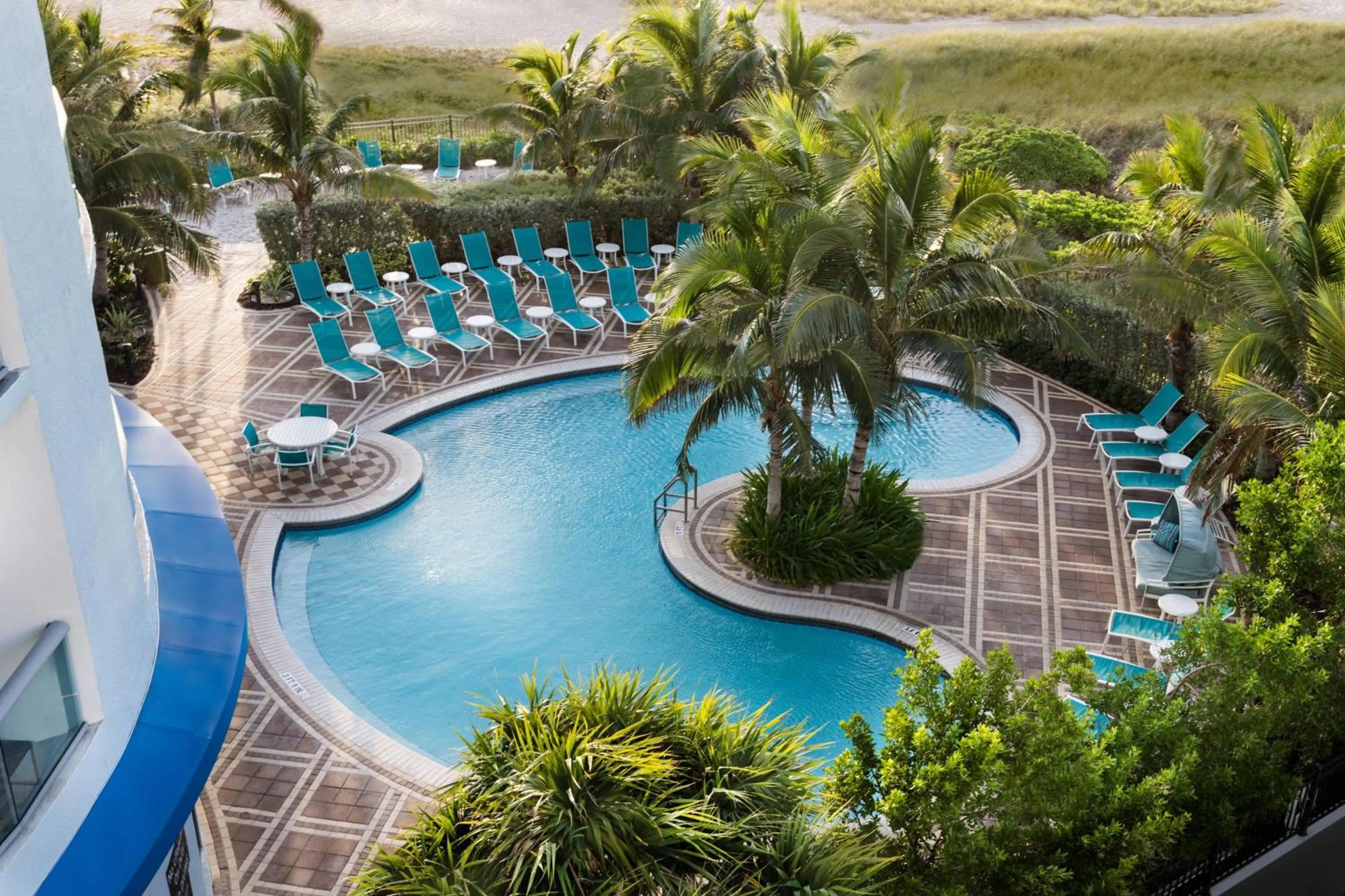 Swimming pool in Residence Inn Fort Lauderdale Pompano Beach/Oceanfront