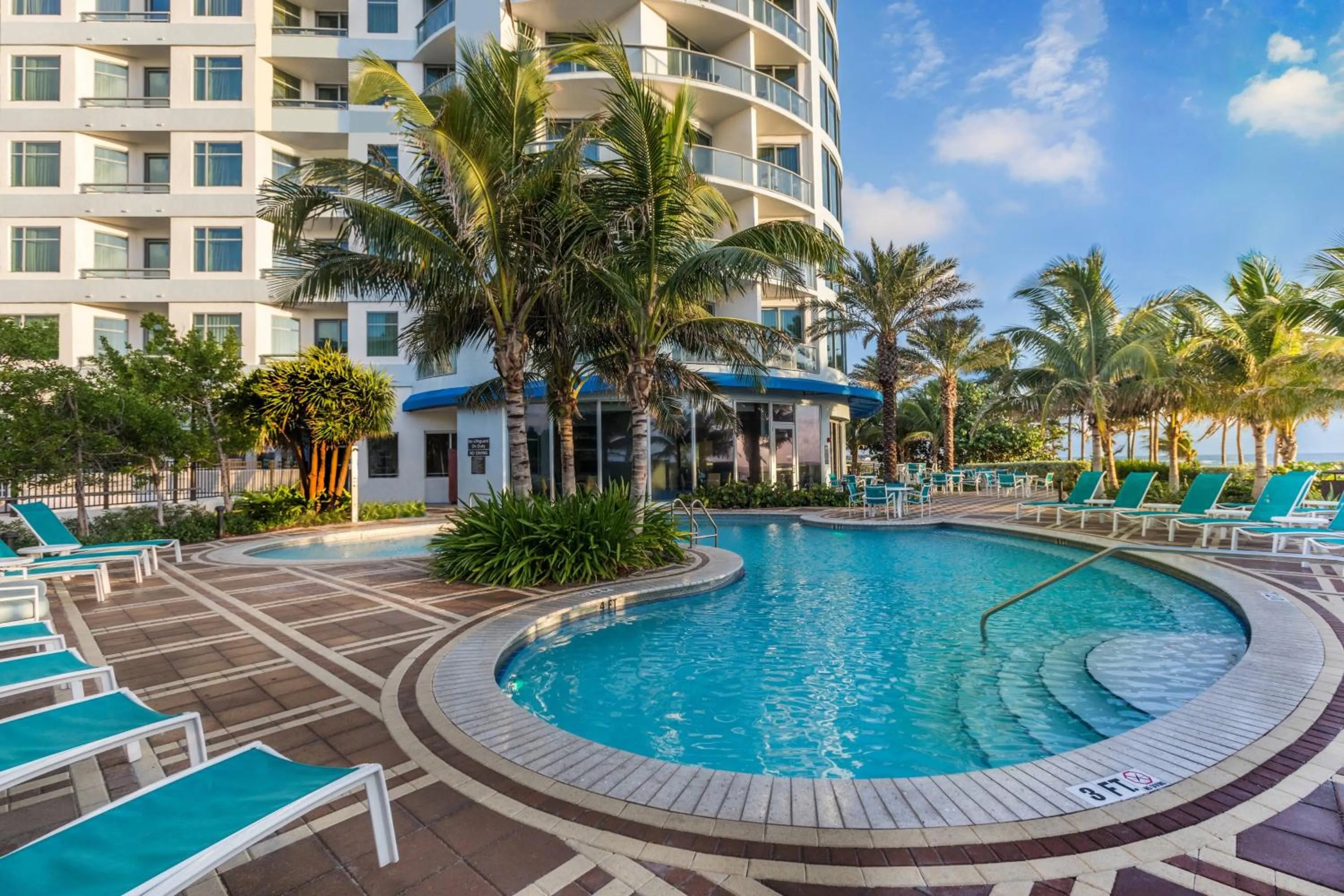 Swimming pool in Residence Inn Fort Lauderdale Pompano Beach/Oceanfront