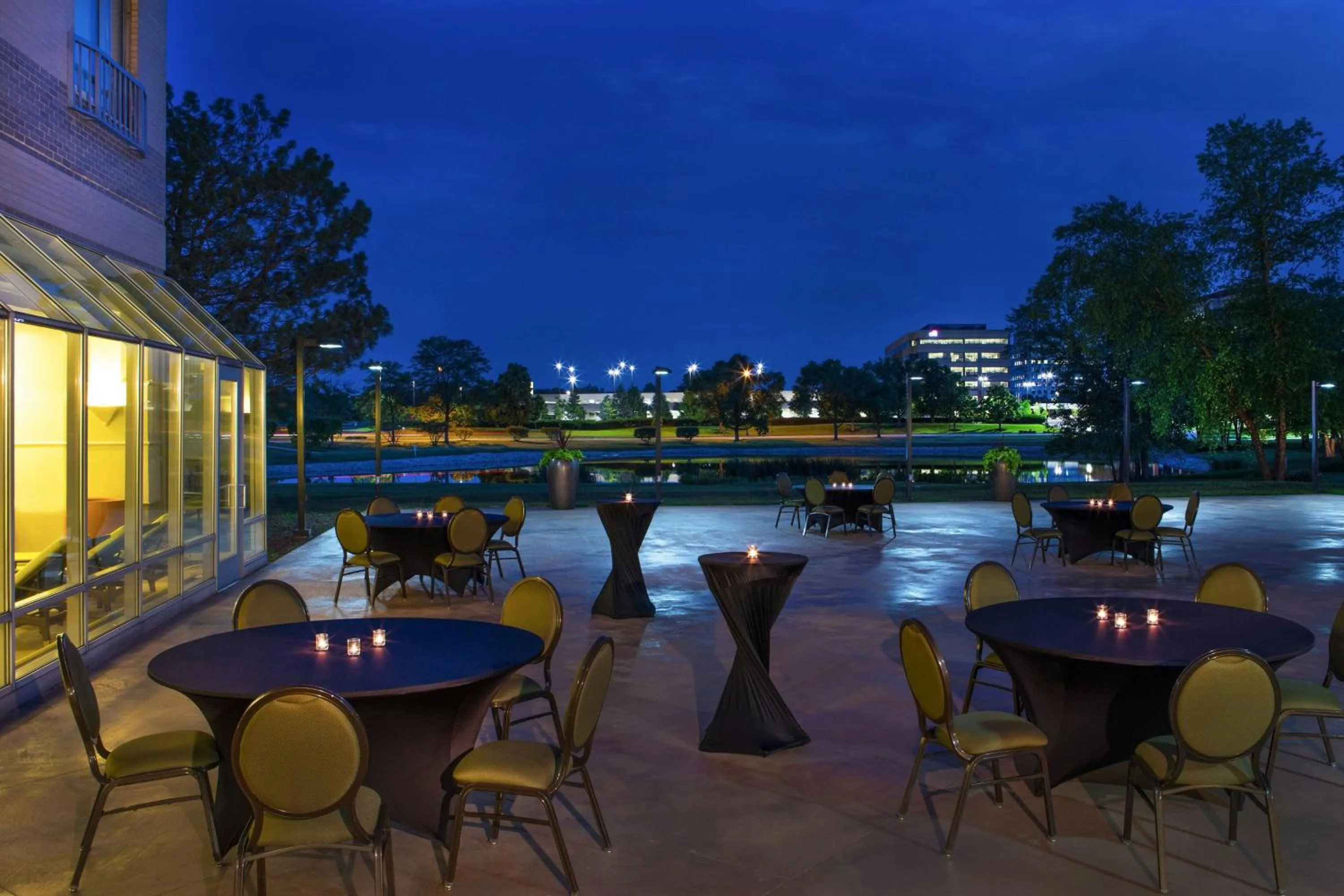 Lobby or reception in Sheraton Suites Chicago Elk Grove
