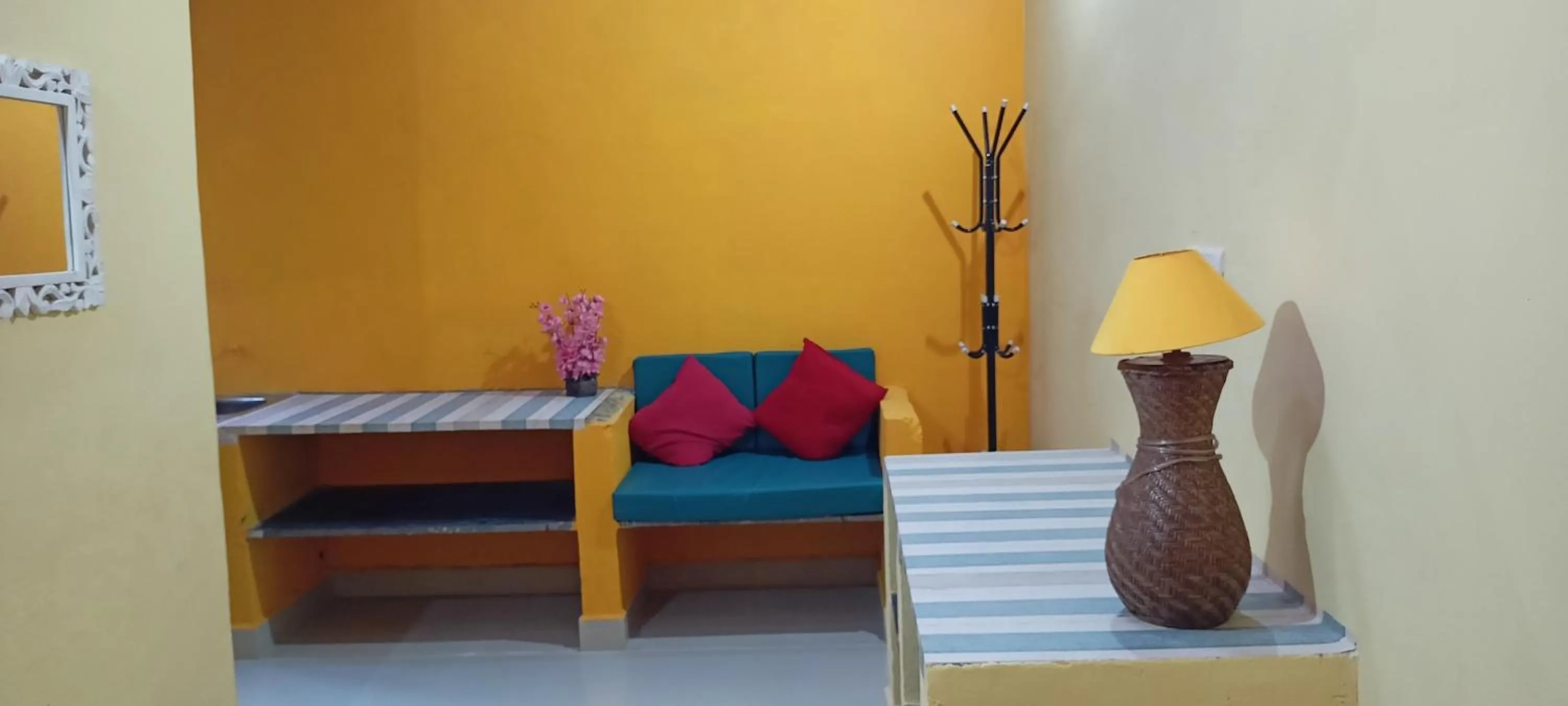 Bed in 8-Bed Mixed Dormitory Room in Red Monkeys Hostel