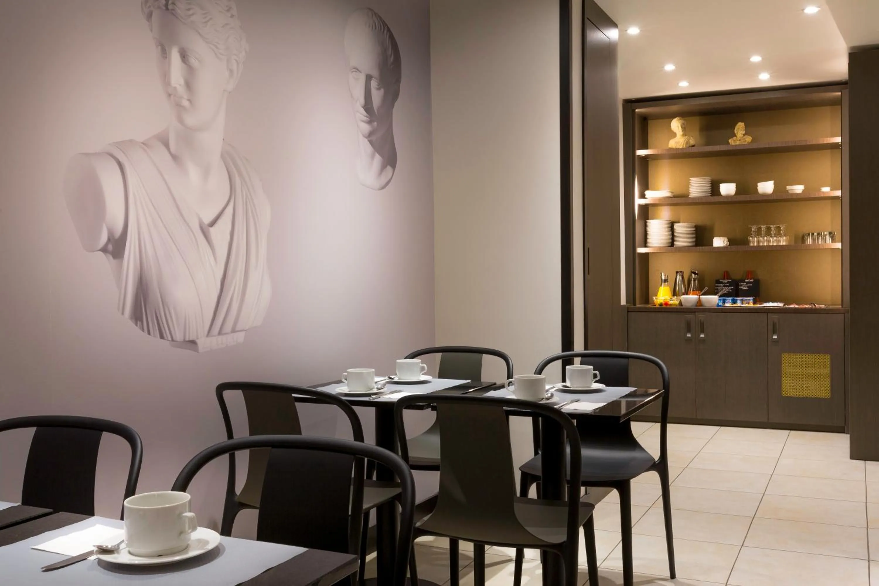 Dining area in Hotel Paris Italie