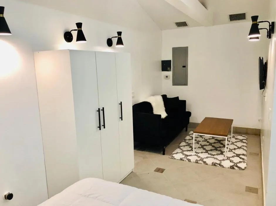 Living room, Bed in Culver City Hostel