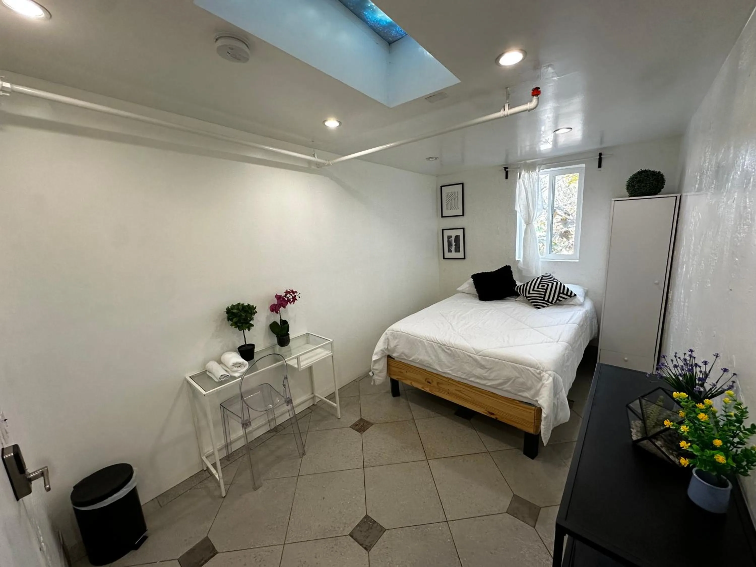 Bedroom, Bed in Culver City Hostel