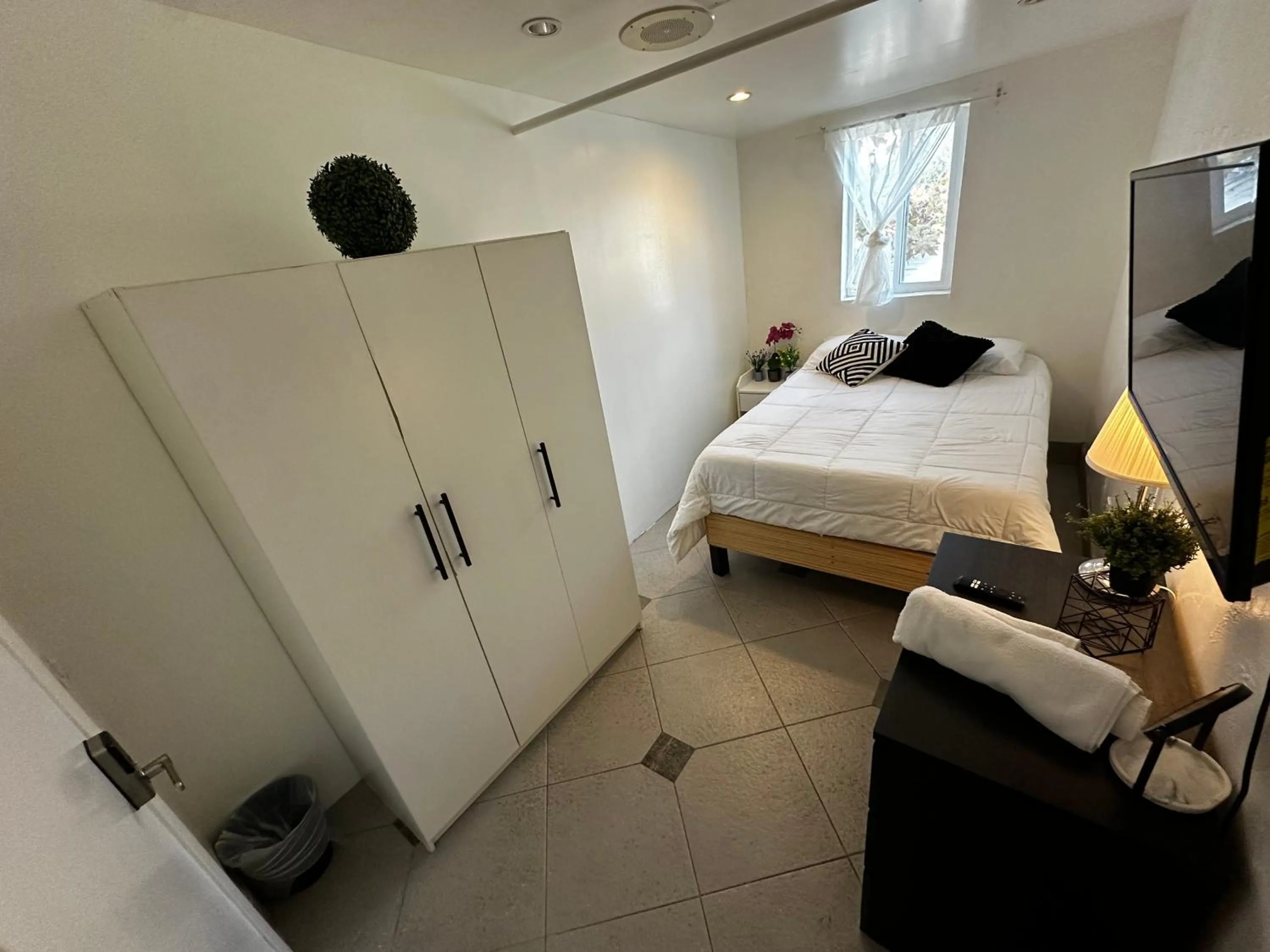 Bedroom, Bed in Culver City Hostel