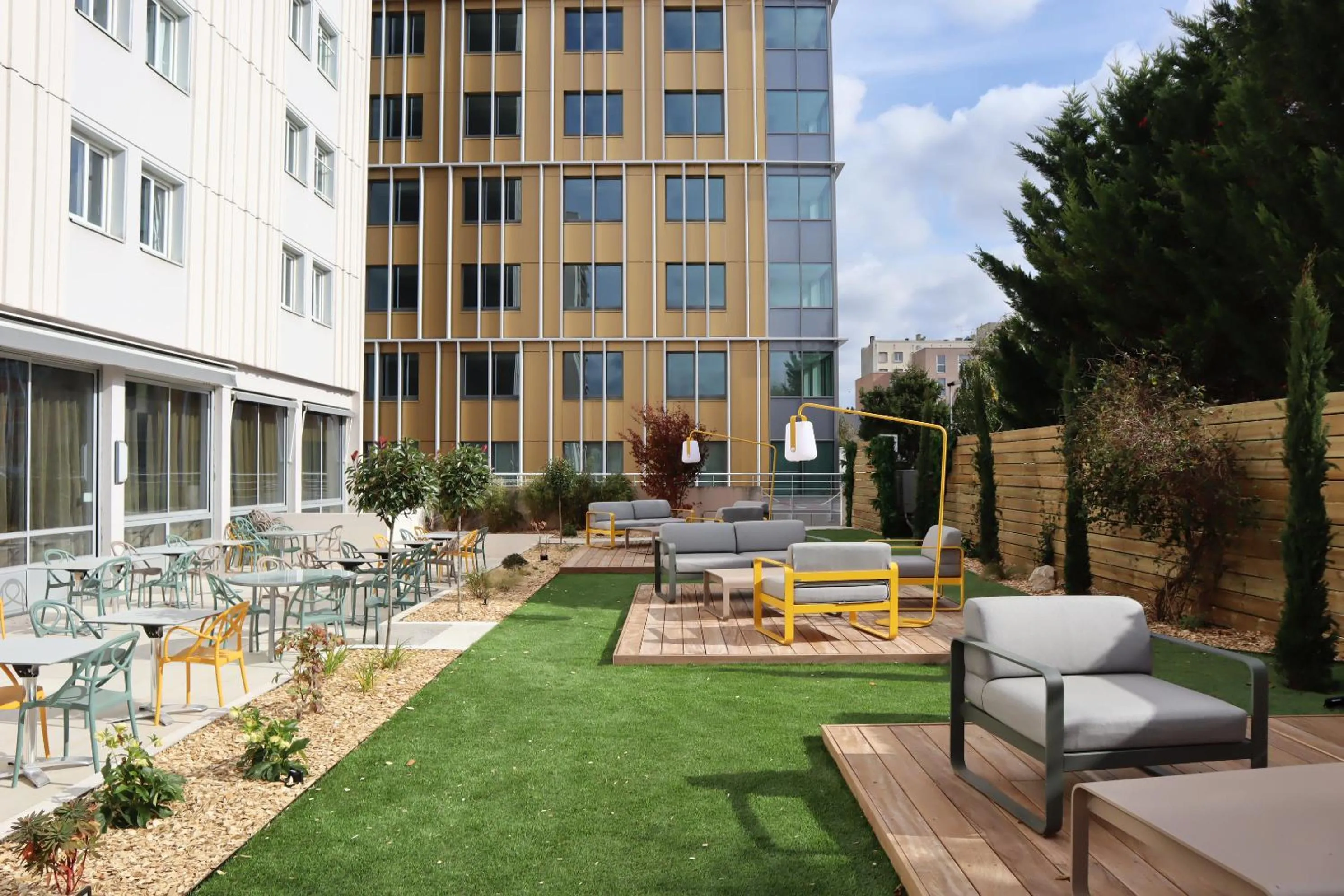 Patio in ibis Dijon Gare