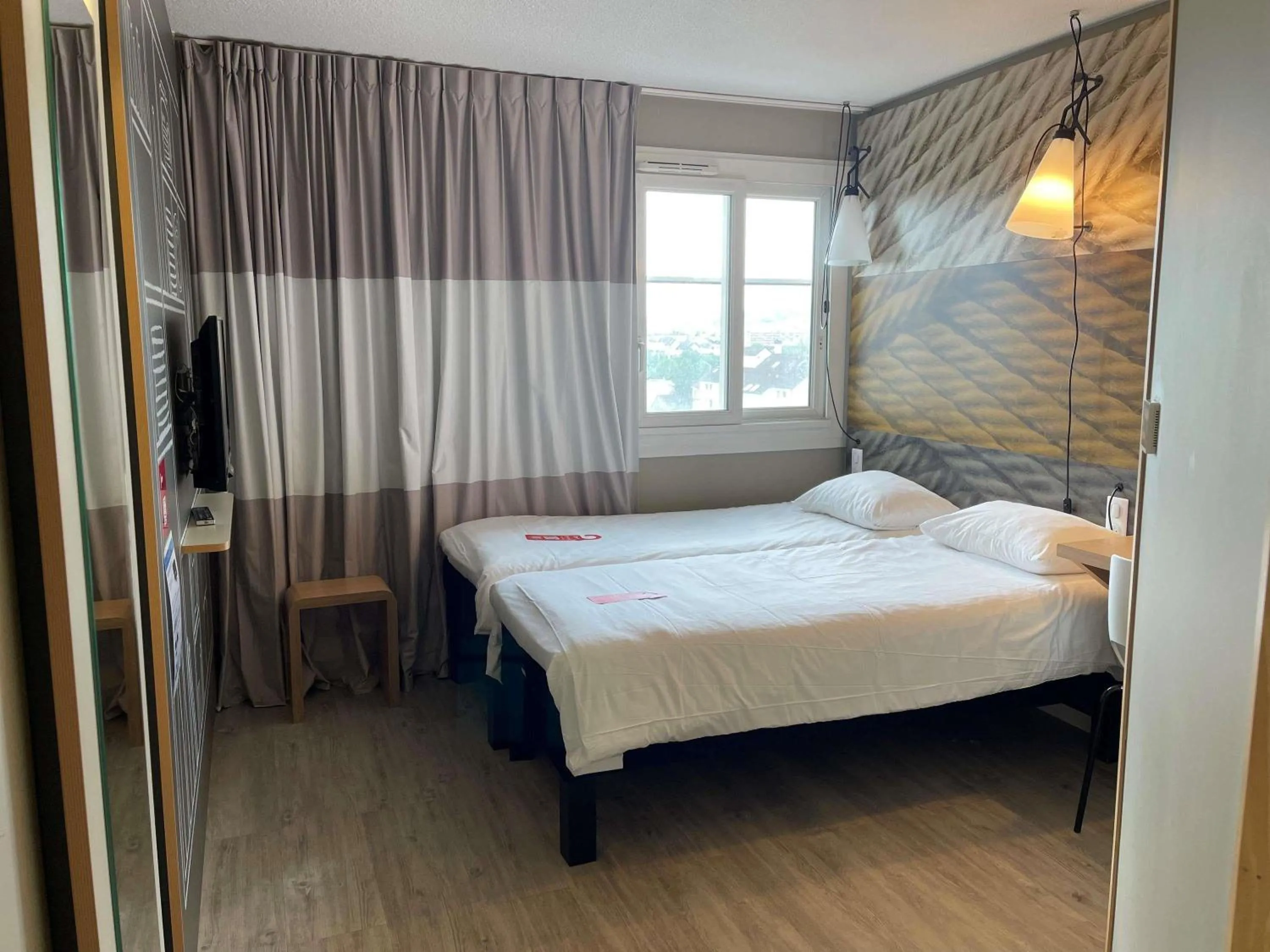 Bedroom, Bed in ibis Dijon Gare