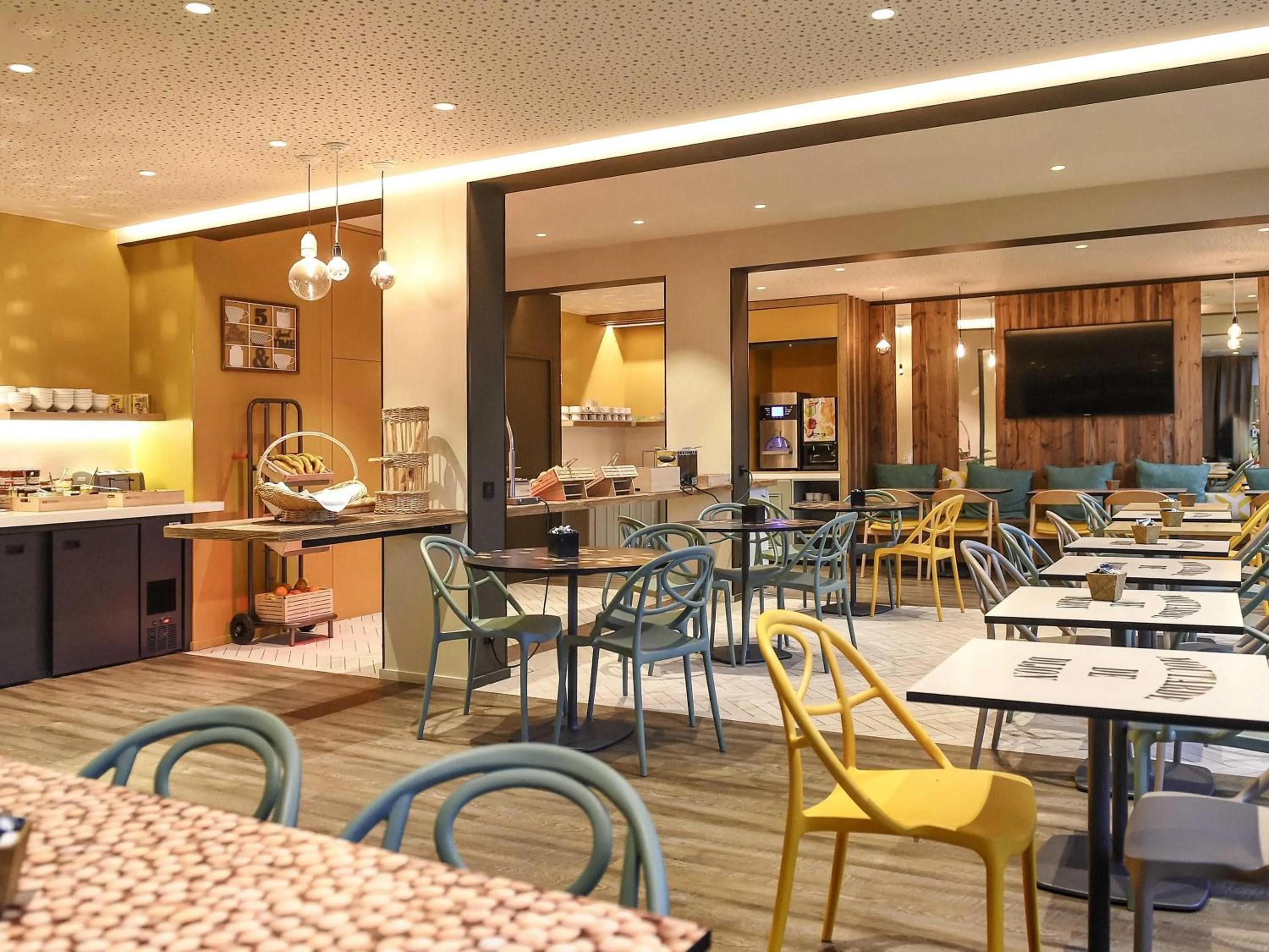 Restaurant/places to eat in ibis Dijon Gare
