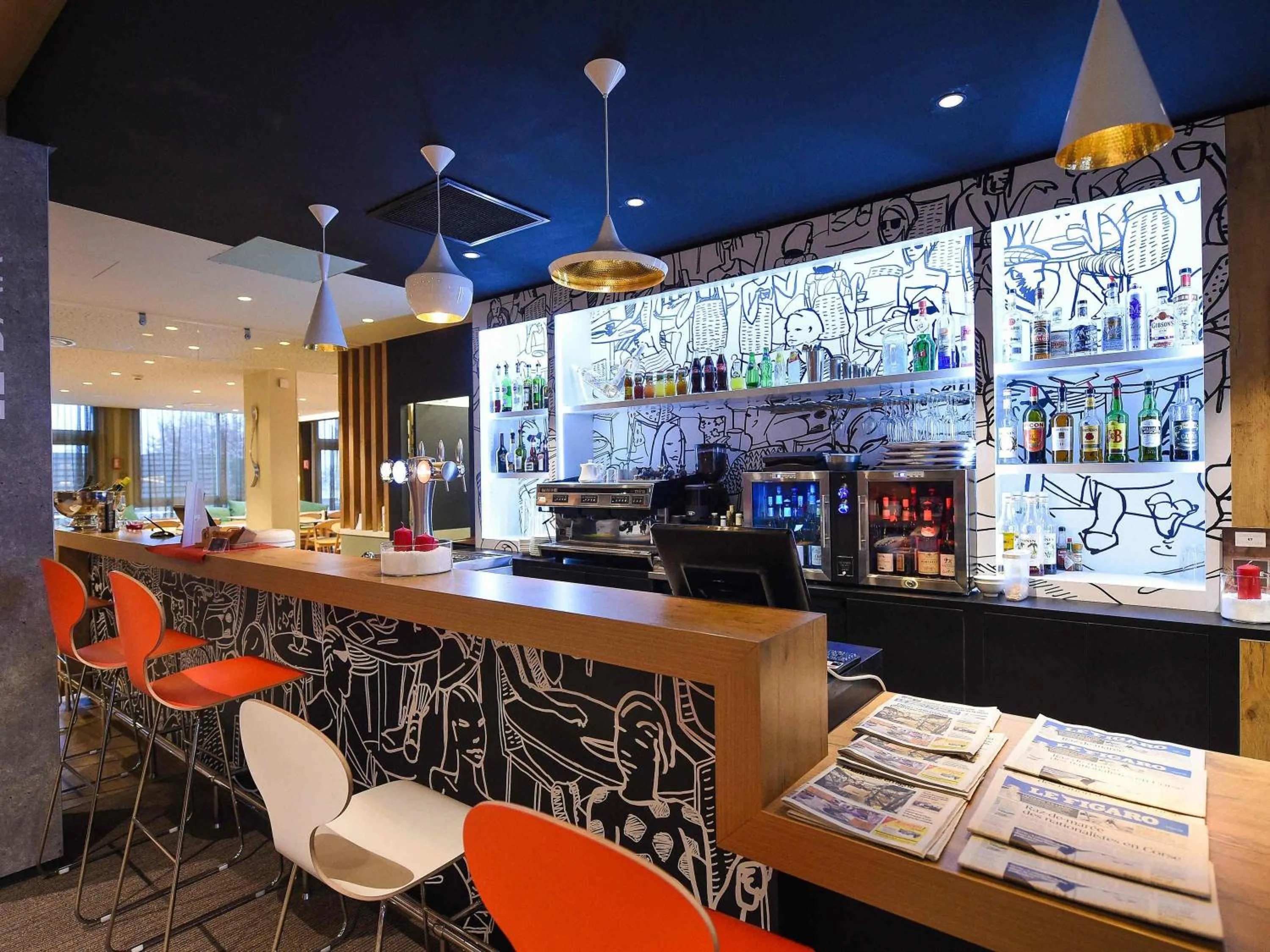 Lounge or bar in ibis Dijon Gare
