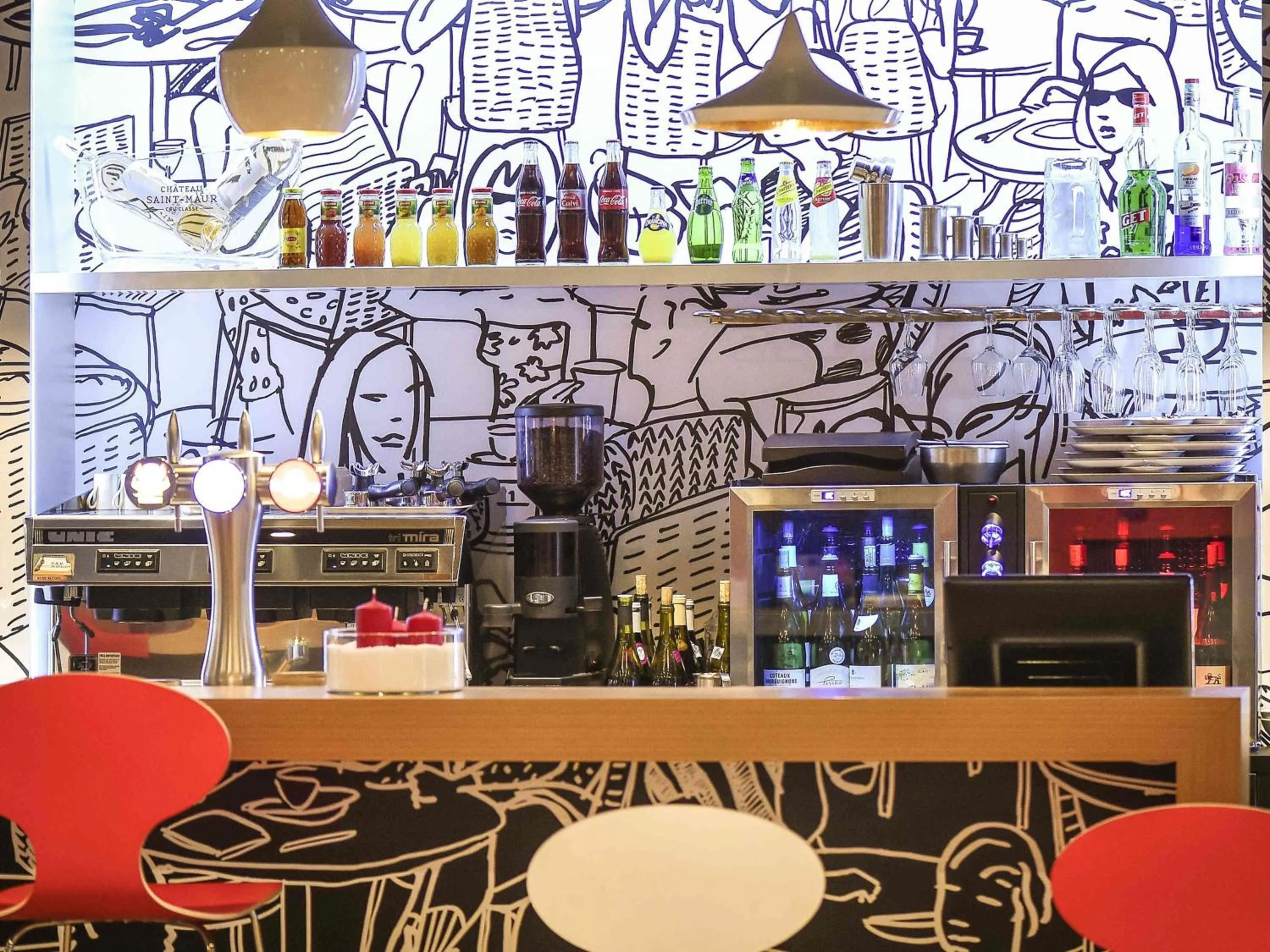 Lounge or bar in ibis Dijon Gare