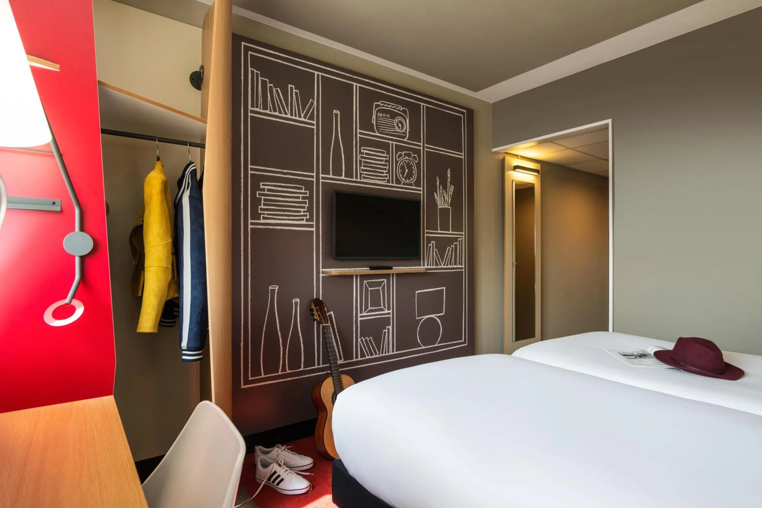 Bed in ibis Dijon Gare